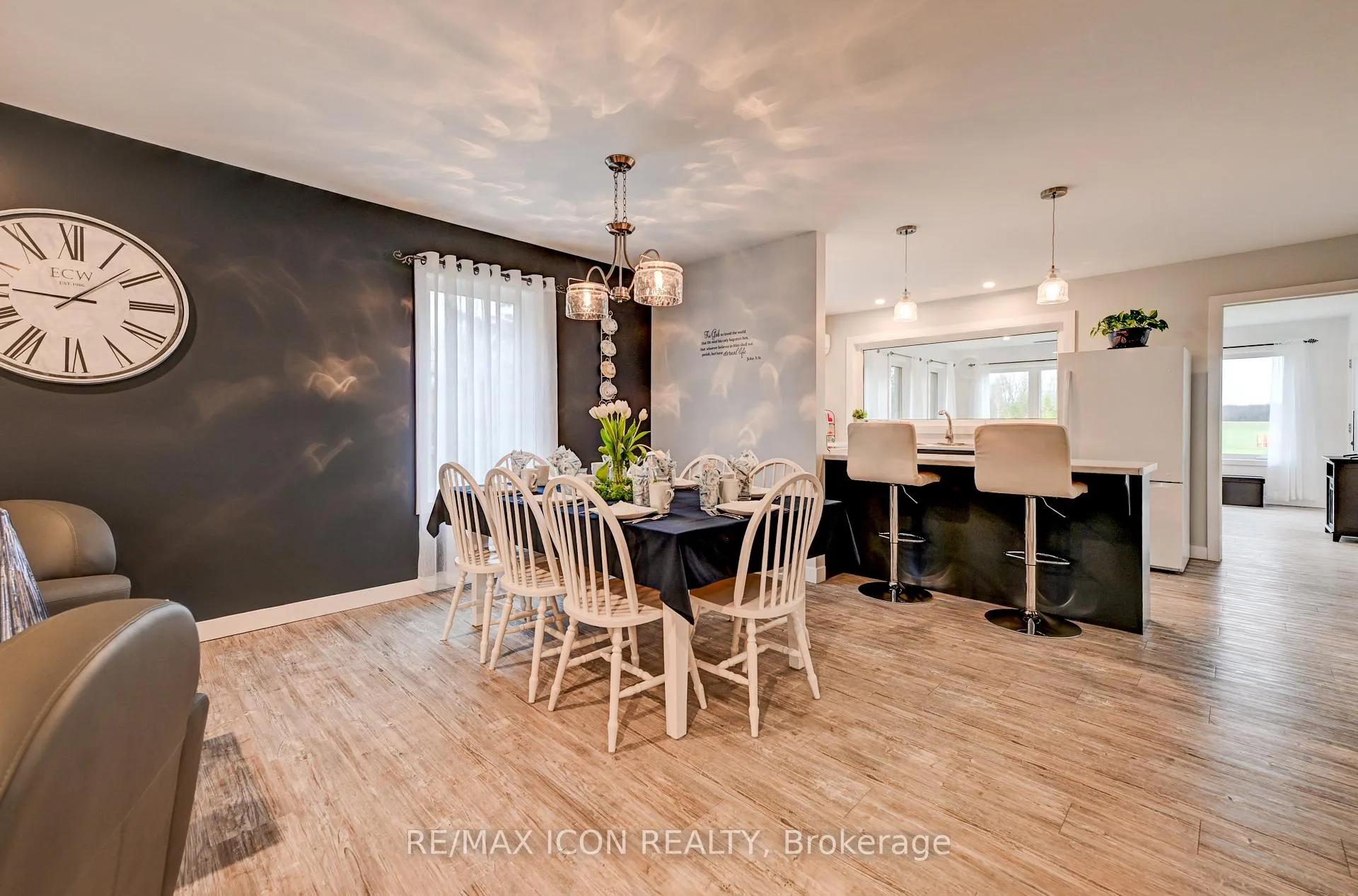 Photo 7 of 224242 Southgate 2 Road, Southgate — HOMEH