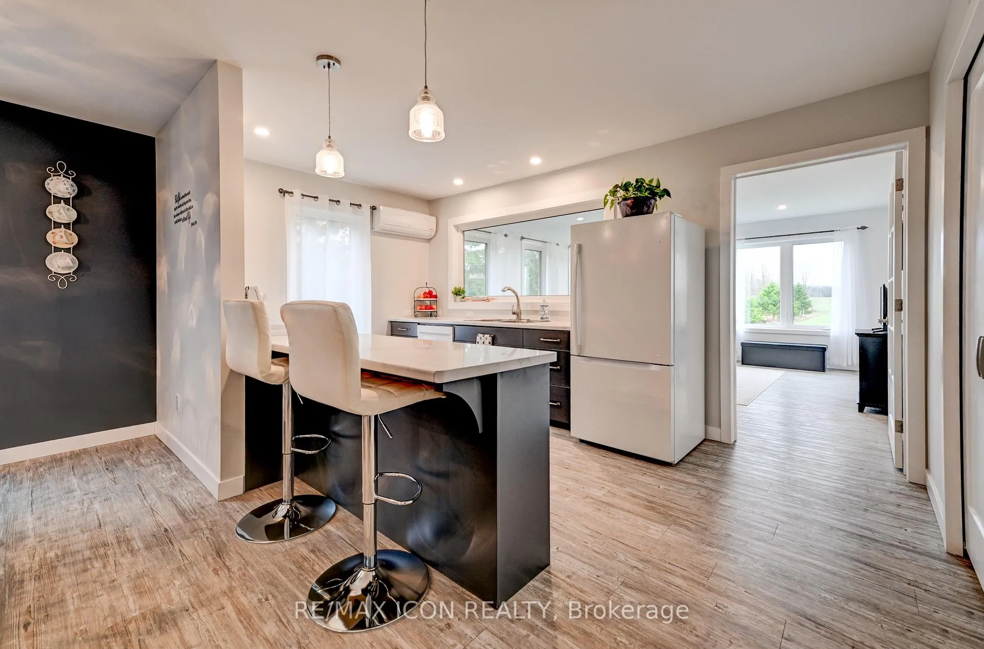 Photo 8 of 224242 Southgate 2 Road, Southgate — HOMEH