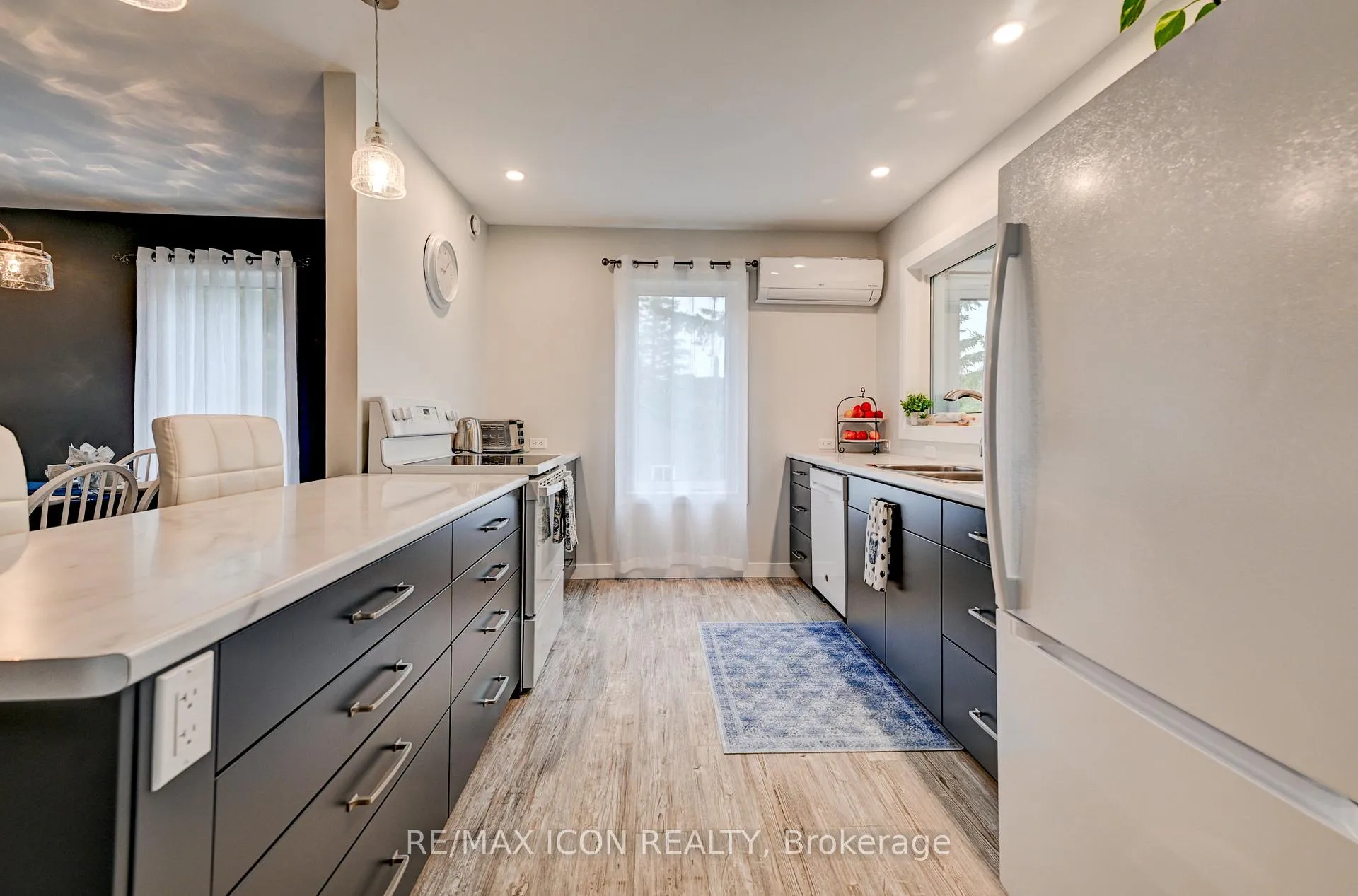 Photo 9 of 224242 Southgate 2 Road, Southgate — HOMEH