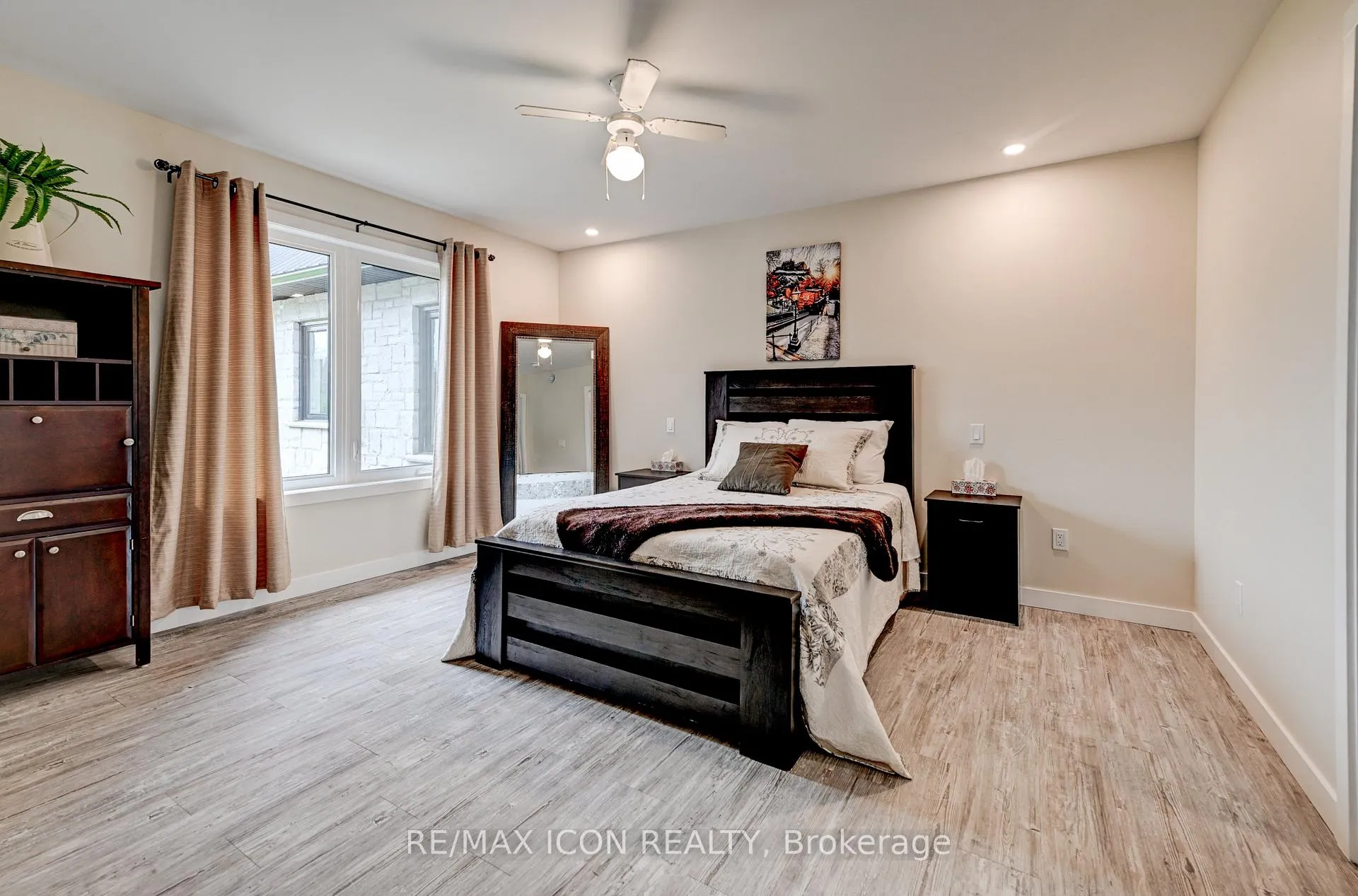 Photo 10 of 224242 Southgate 2 Road, Southgate — HOMEH