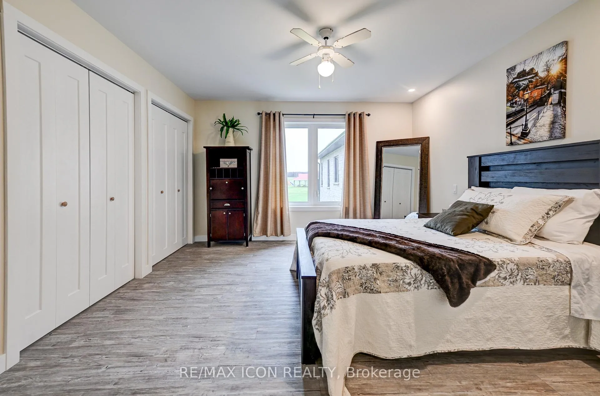 Photo 11 of 224242 Southgate 2 Road, Southgate — HOMEH