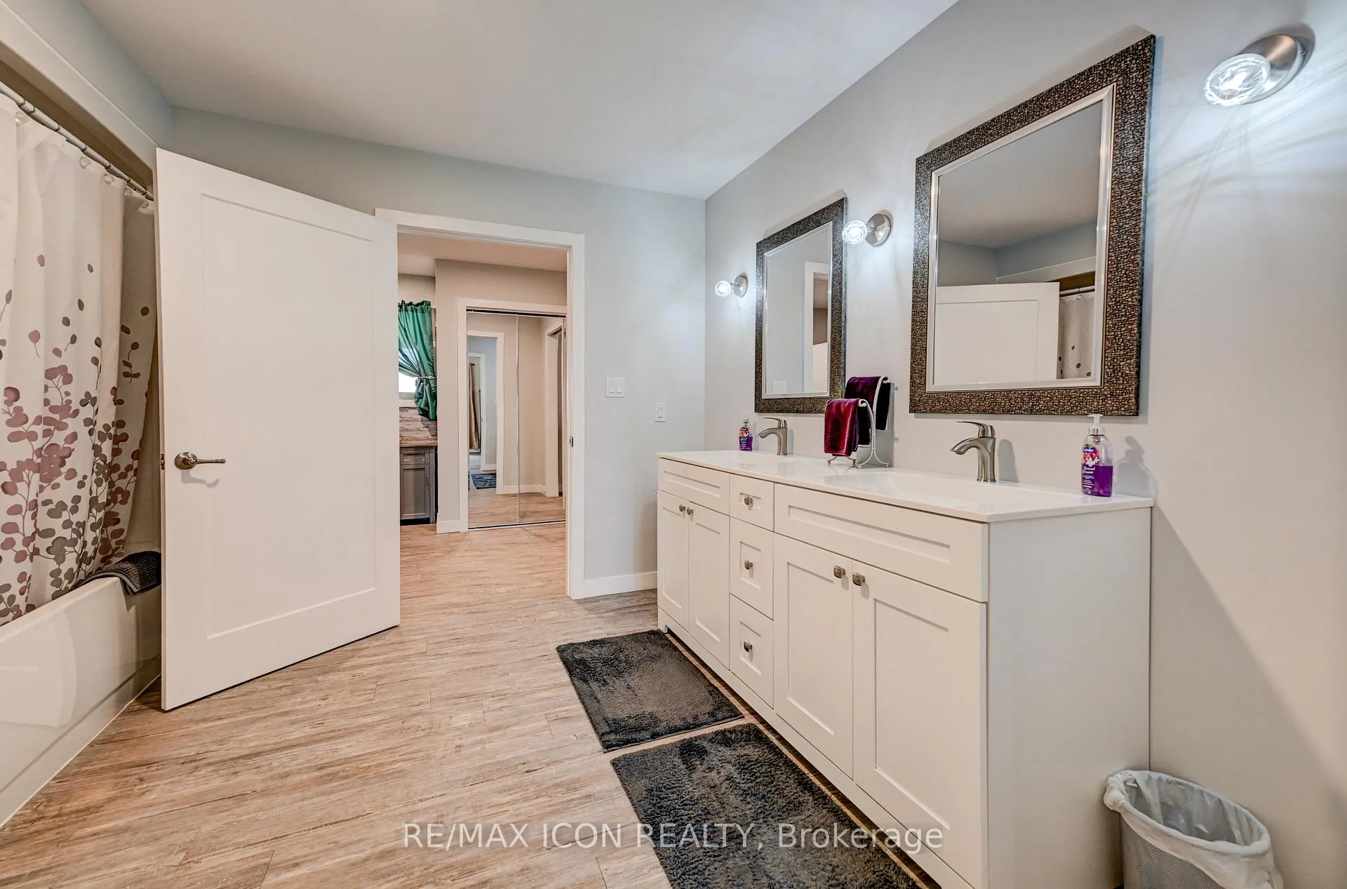 Photo 12 of 224242 Southgate 2 Road, Southgate — HOMEH