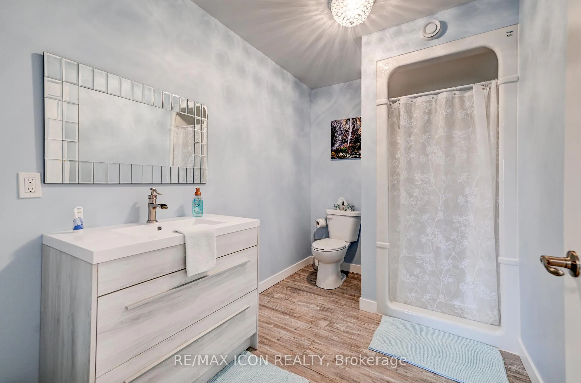 Photo 13 of 224242 Southgate 2 Road, Southgate — HOMEH