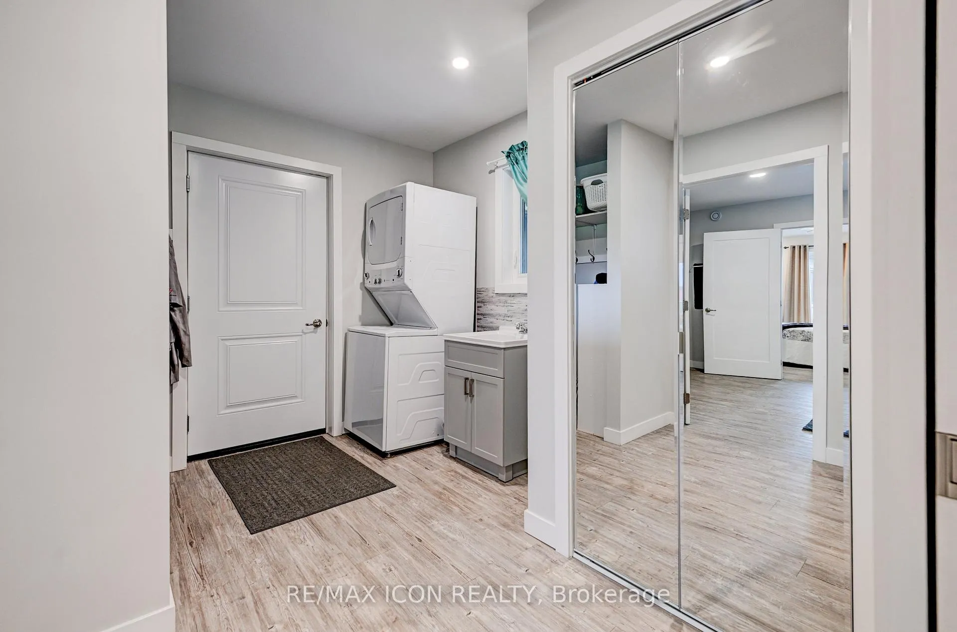Photo 15 of 224242 Southgate 2 Road, Southgate — HOMEH