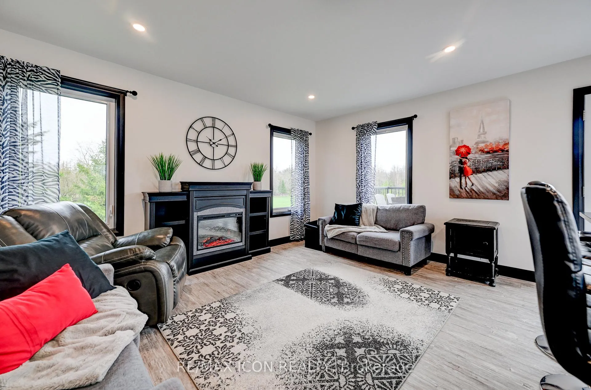 Photo 17 of 224242 Southgate 2 Road, Southgate — HOMEH