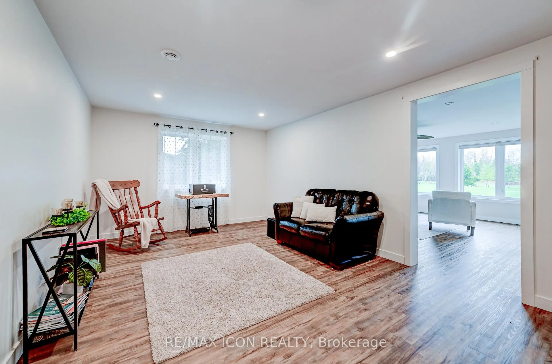Photo 18 of 224242 Southgate 2 Road, Southgate — HOMEH