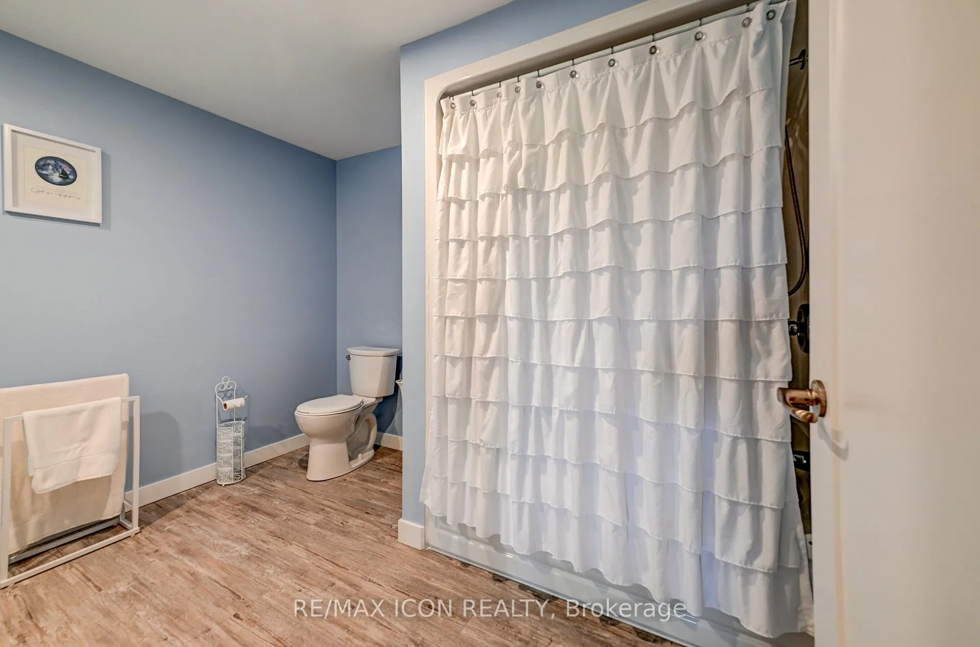 Photo 21 of 224242 Southgate 2 Road, Southgate — HOMEH