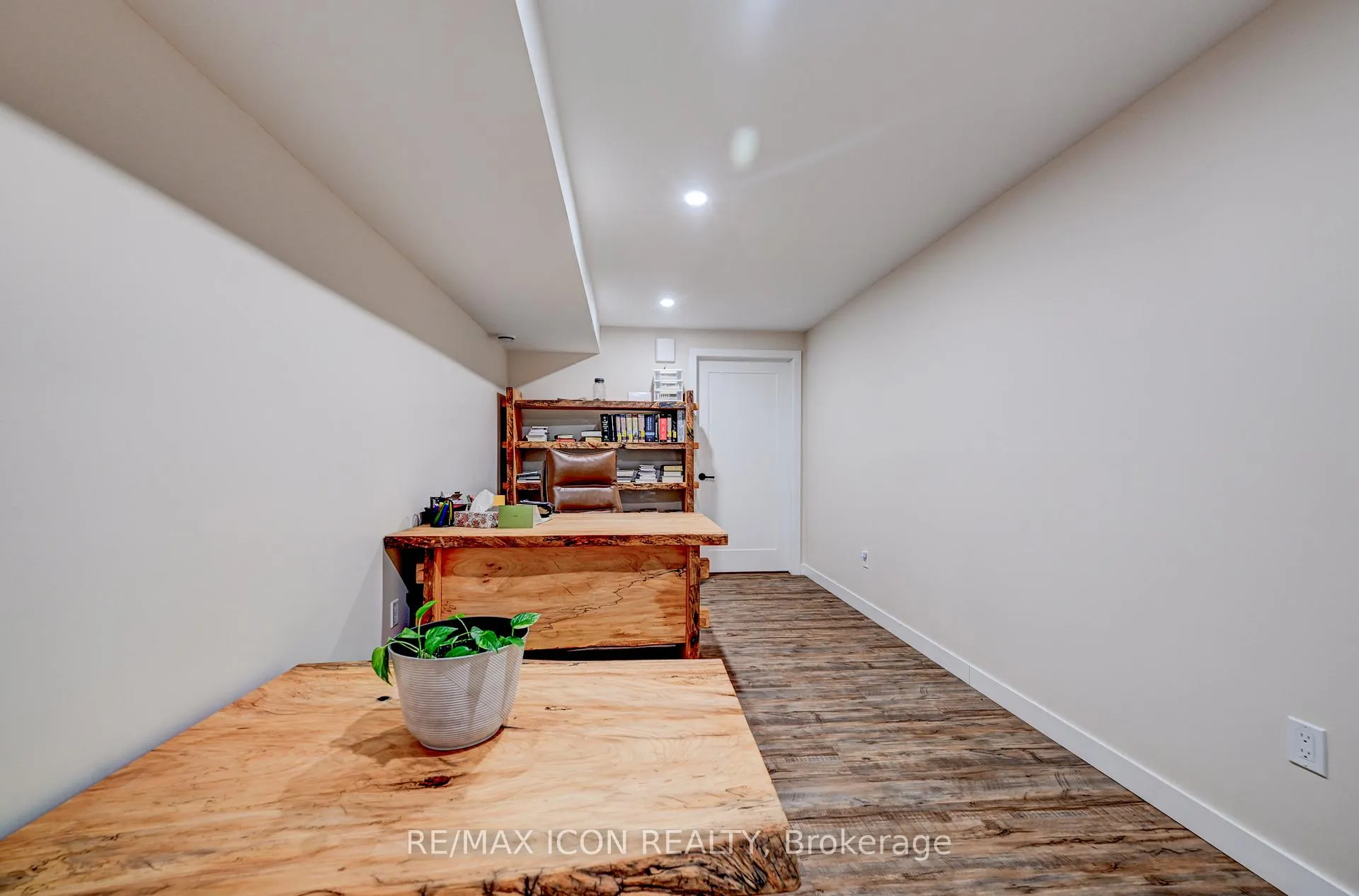 Photo 24 of 224242 Southgate 2 Road, Southgate — HOMEH