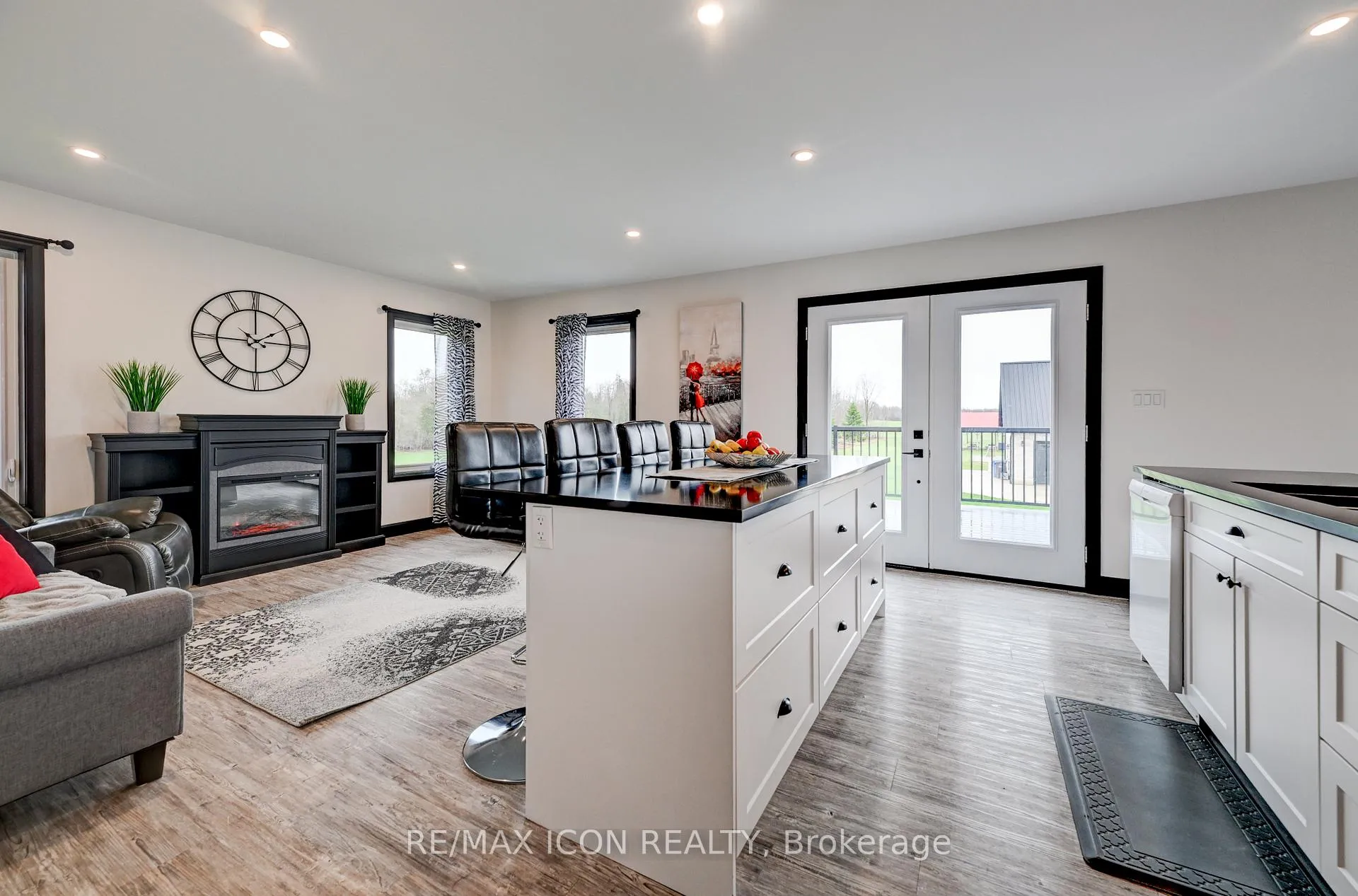 Photo 28 of 224242 Southgate 2 Road, Southgate — HOMEH