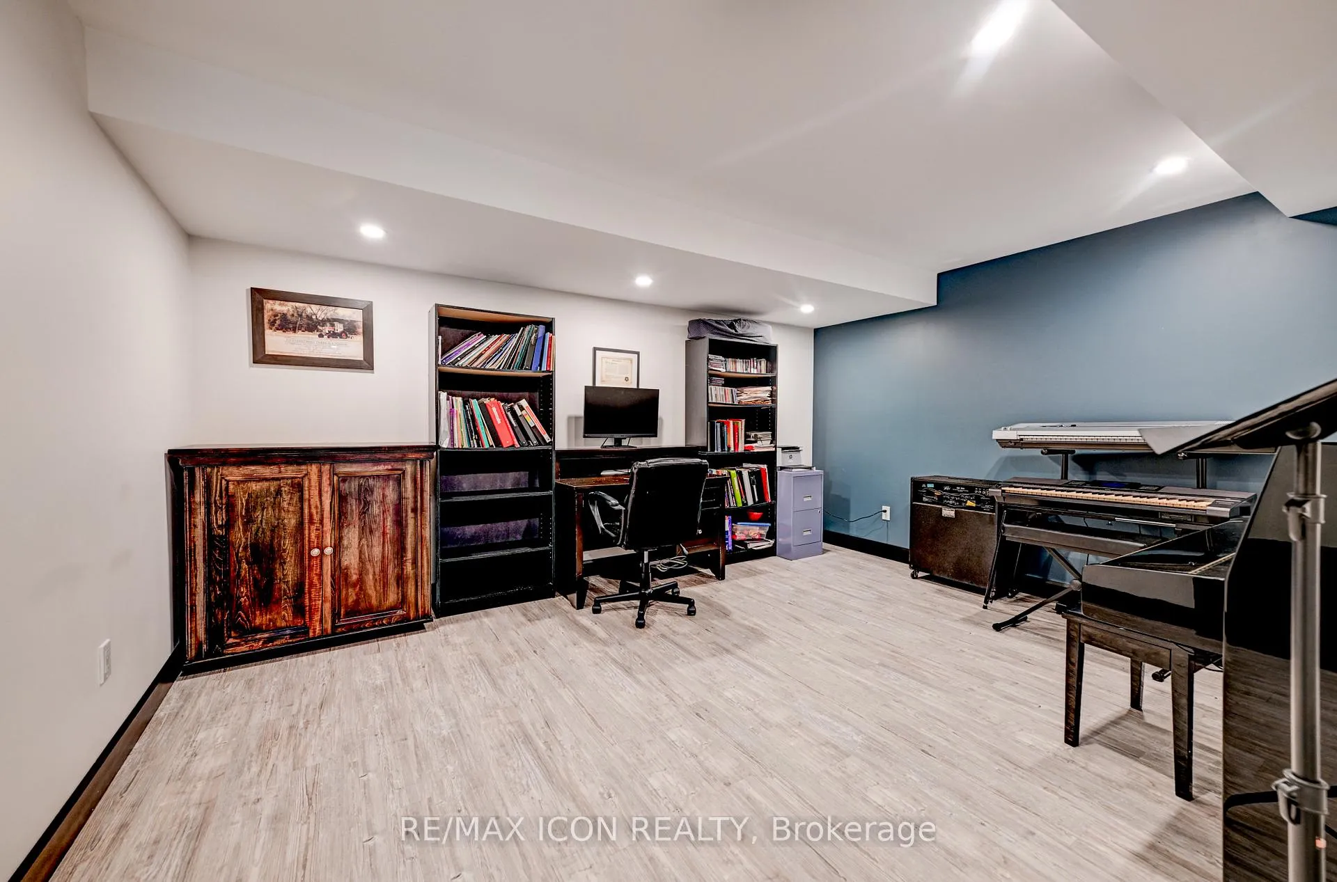 Photo 39 of 224242 Southgate 2 Road, Southgate — HOMEH