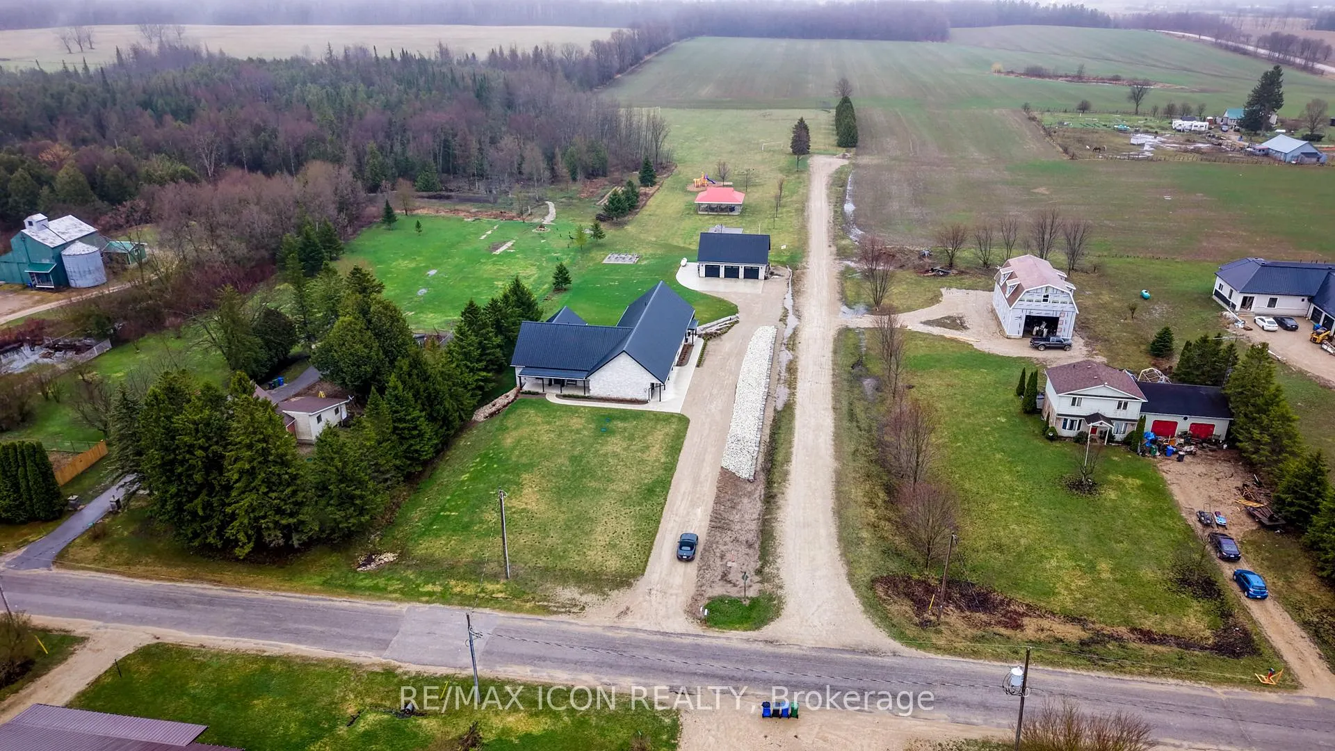 Photo 47 of 224242 Southgate 2 Road, Southgate — HOMEH