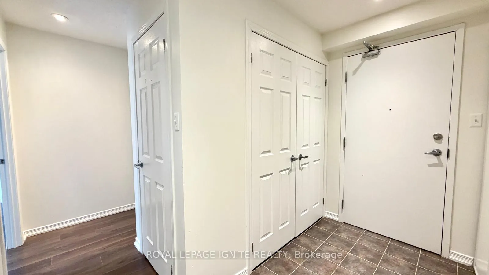Photo 4 of Unit 310, 128 Aspen Springs Drive, Clarington, Bowmanville — HOMEH