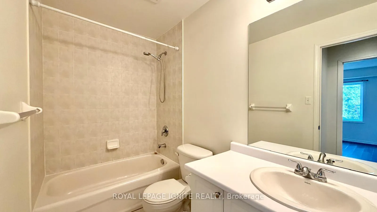 Photo 13 of Unit 310, 128 Aspen Springs Drive, Clarington, Bowmanville — HOMEH