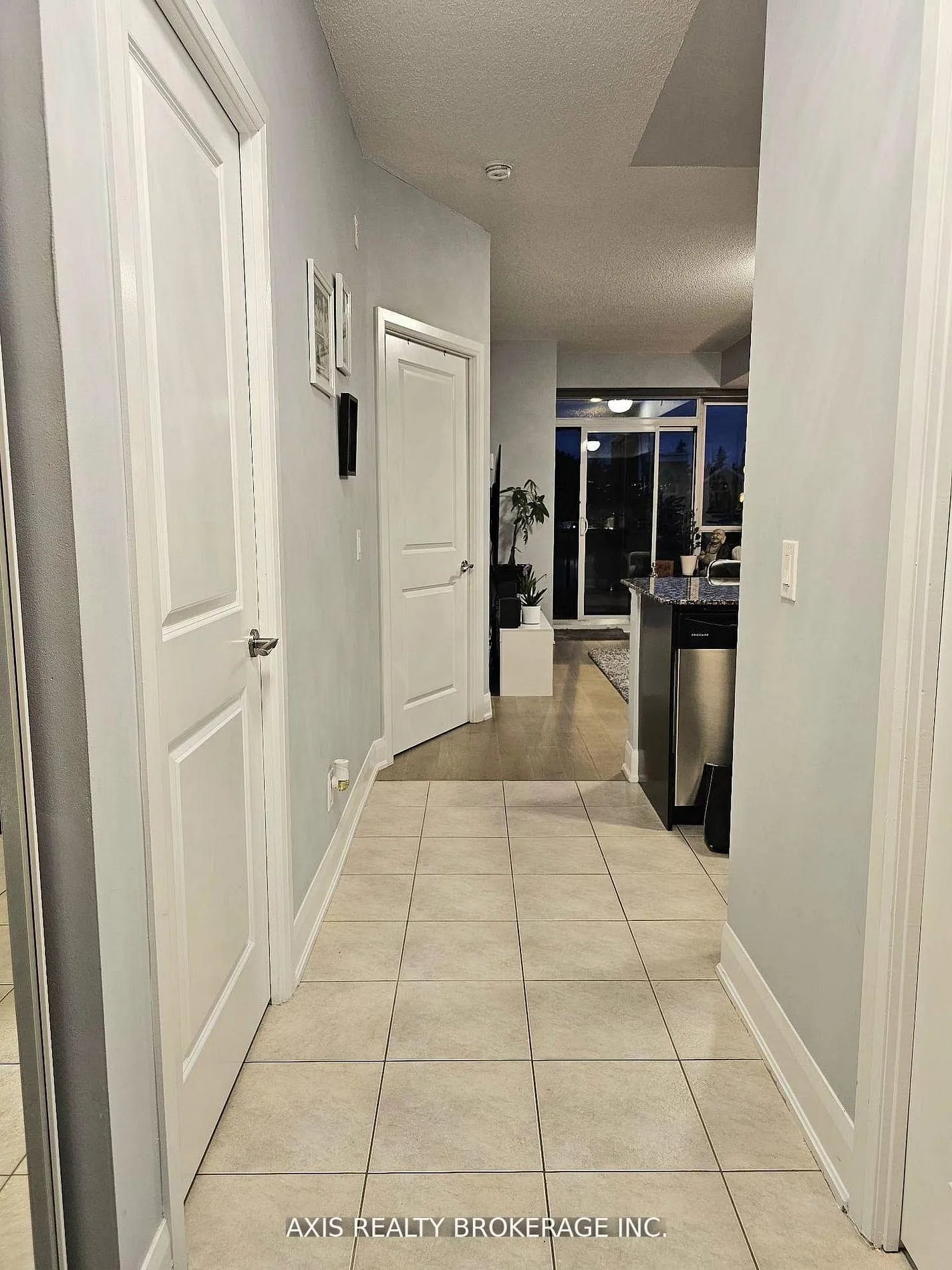 Photo 3 of Unit 321, 4700 Highway 7, Vaughan, East Woodbridge — HOMEH