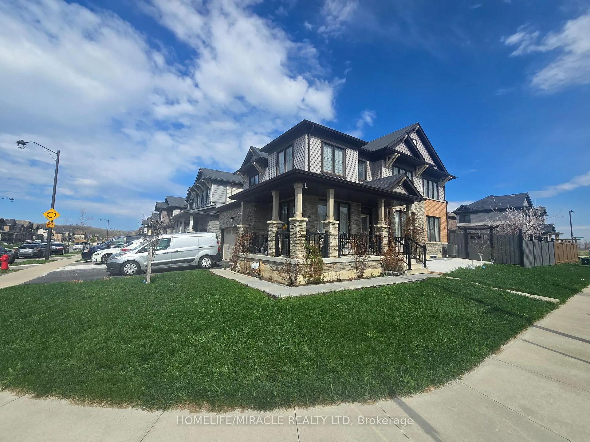 Photo 2 of 200 Bedrock Drive, Hamilton, Stoney Creek Mountain — HOMEH