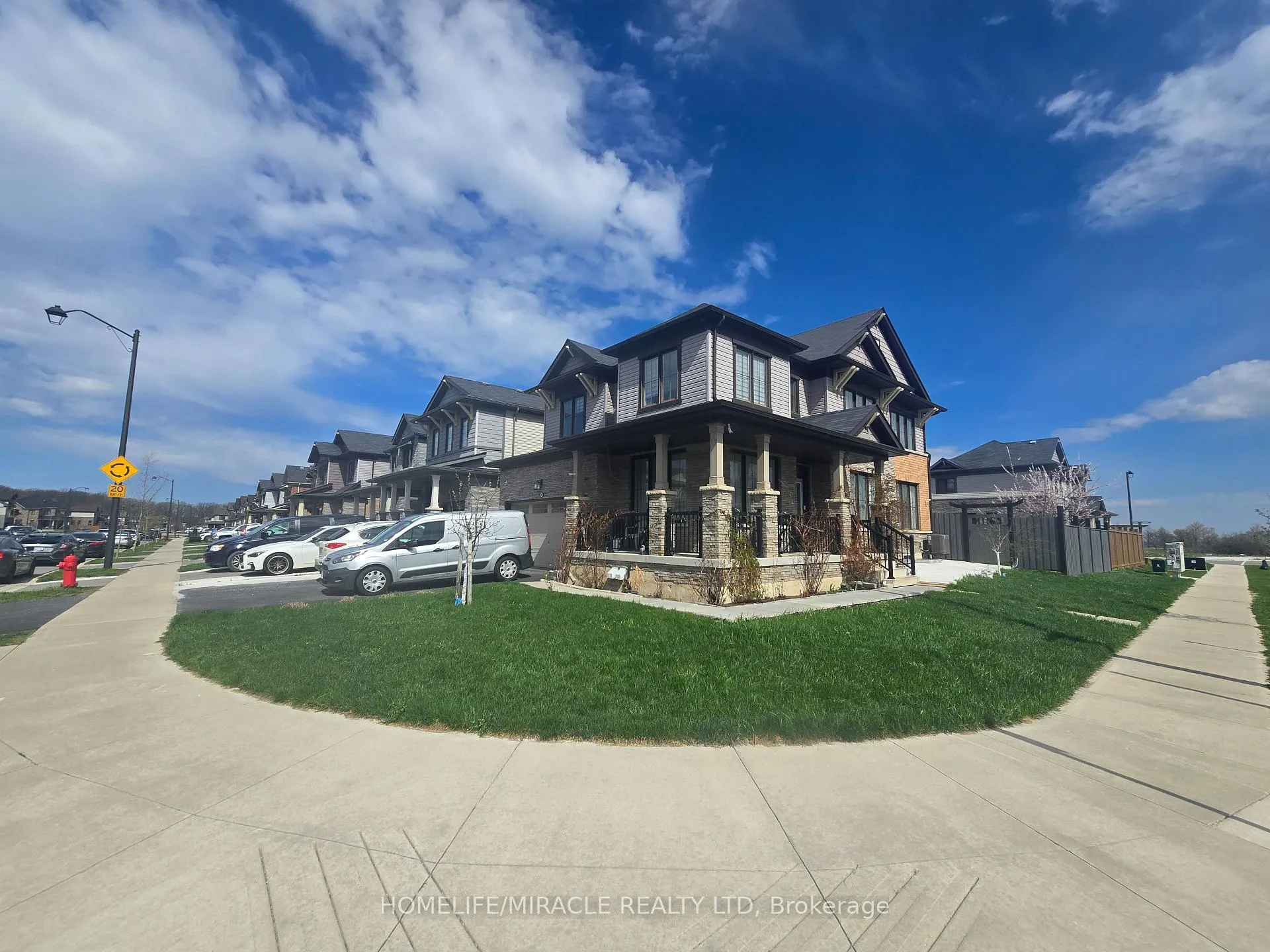 Photo 3 of 200 Bedrock Drive, Hamilton, Stoney Creek Mountain — HOMEH