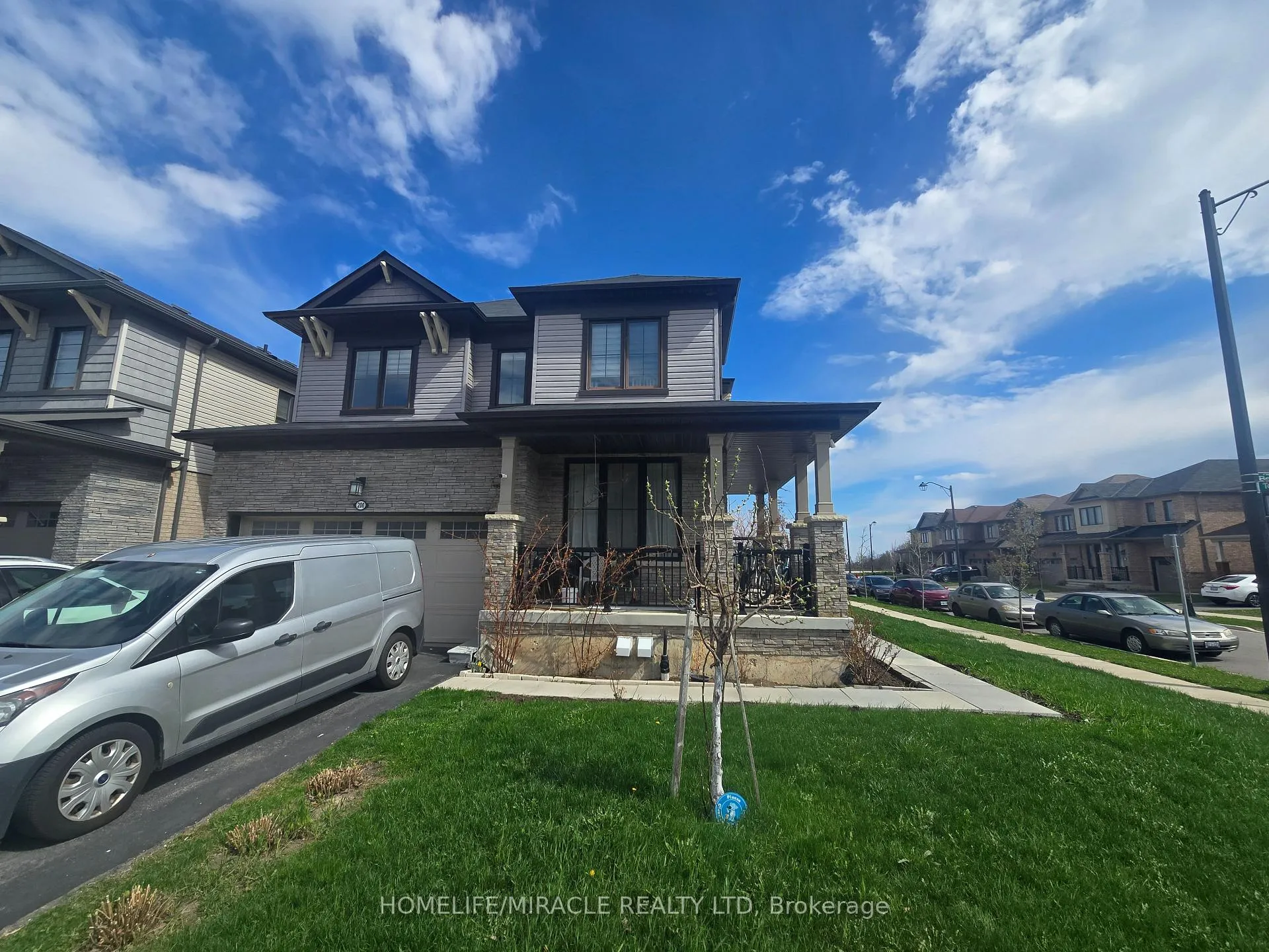 Photo 4 of 200 Bedrock Drive, Hamilton, Stoney Creek Mountain — HOMEH