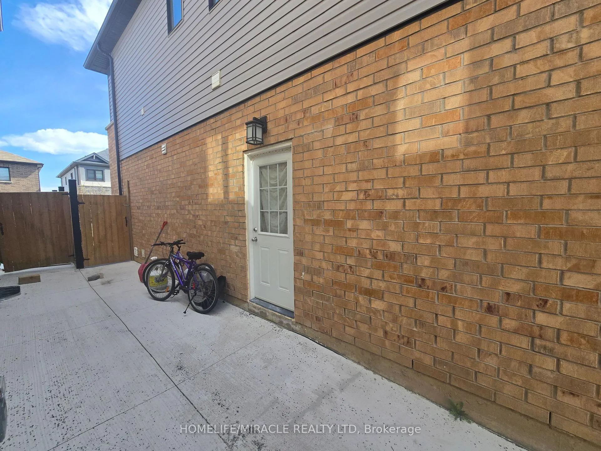 Photo 6 of 200 Bedrock Drive, Hamilton, Stoney Creek Mountain — HOMEH