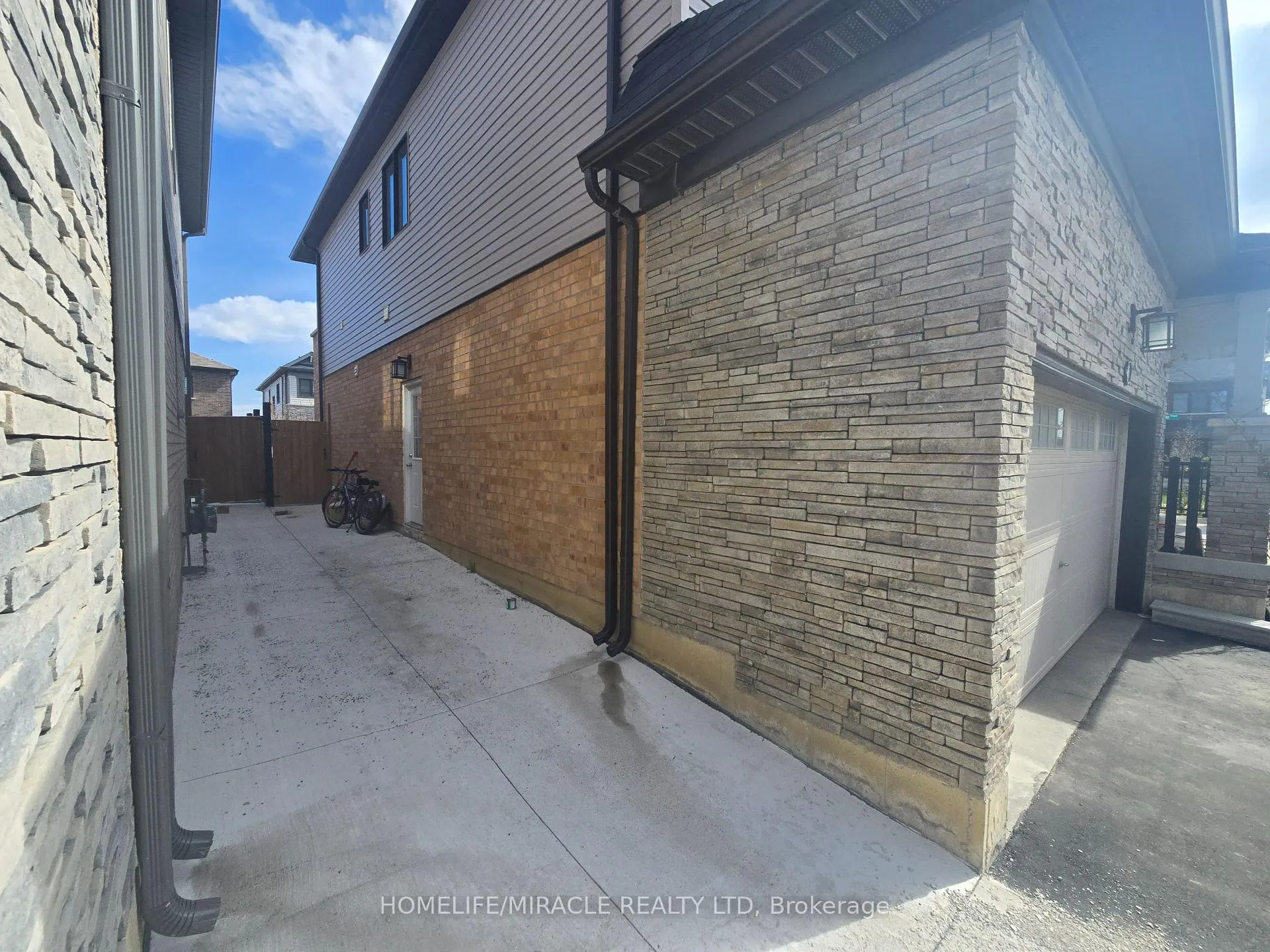 Photo 7 of 200 Bedrock Drive, Hamilton, Stoney Creek Mountain — HOMEH