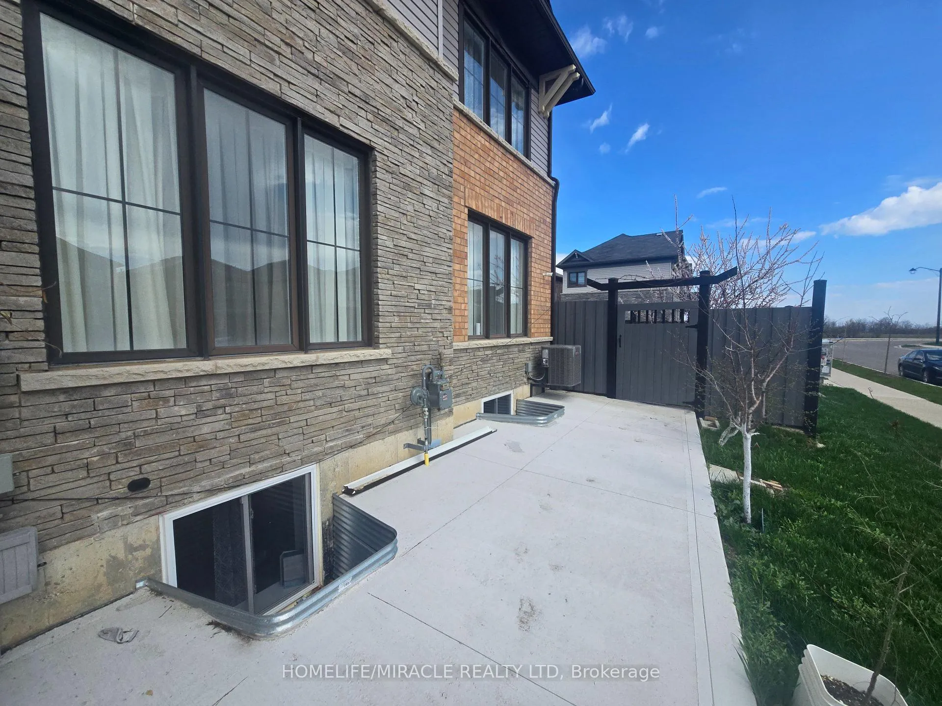 Photo 9 of 200 Bedrock Drive, Hamilton, Stoney Creek Mountain — HOMEH