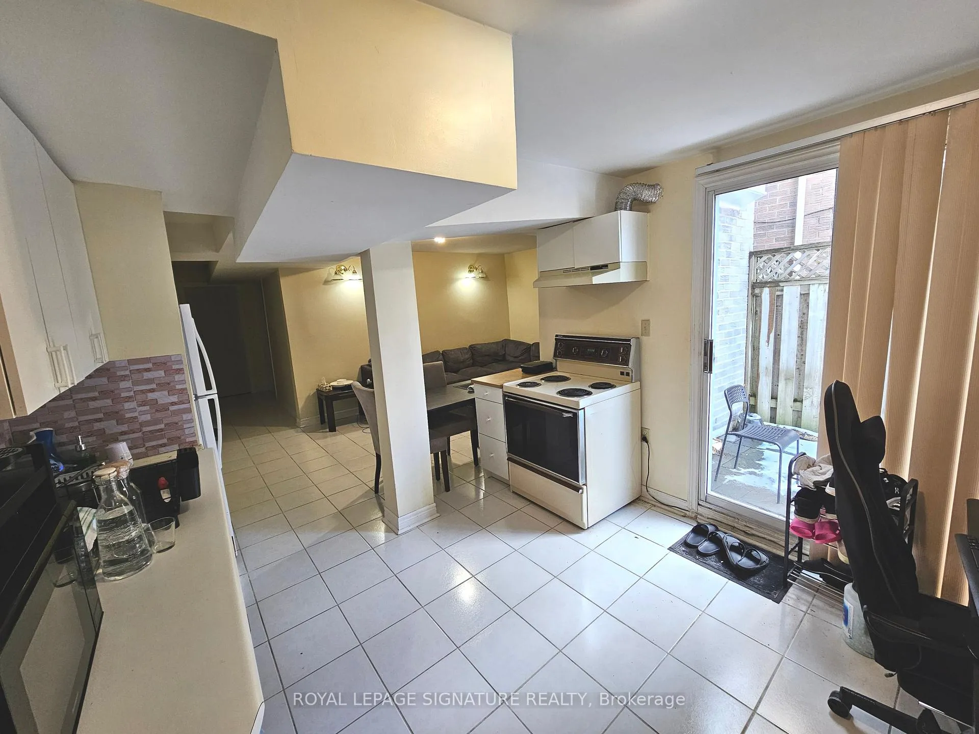 Photo 2 of Unit Lower  Level, 20 Colleen Street, Vaughan, Crestwood-Springfarm-Yorkhill — HOMEH
