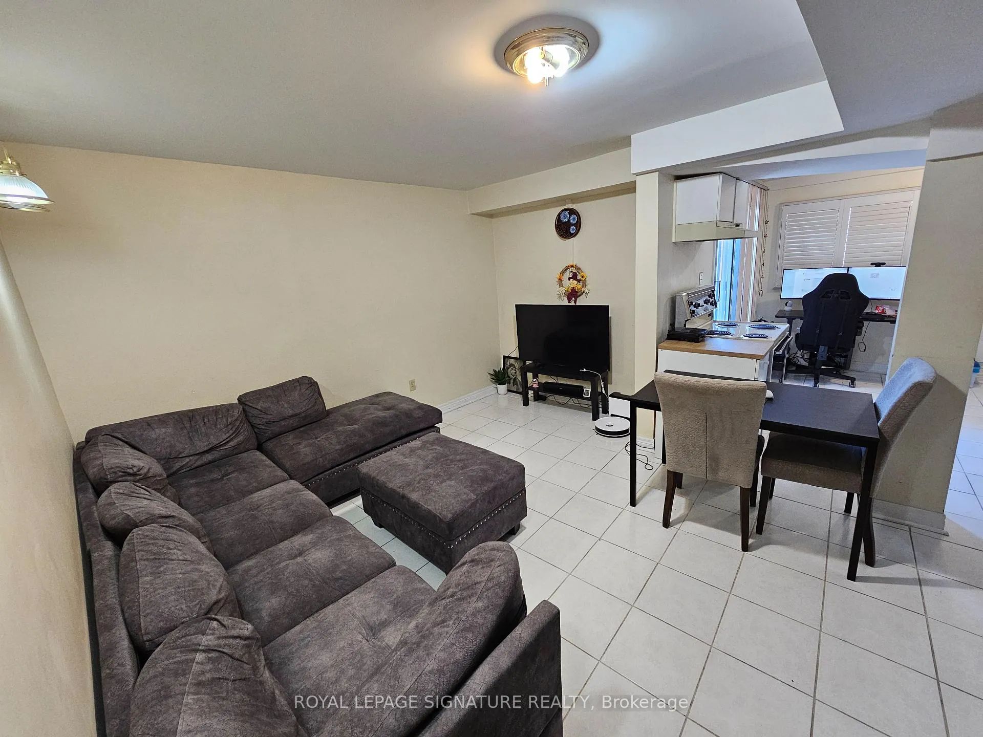 Photo 3 of Unit Lower  Level, 20 Colleen Street, Vaughan, Crestwood-Springfarm-Yorkhill — HOMEH