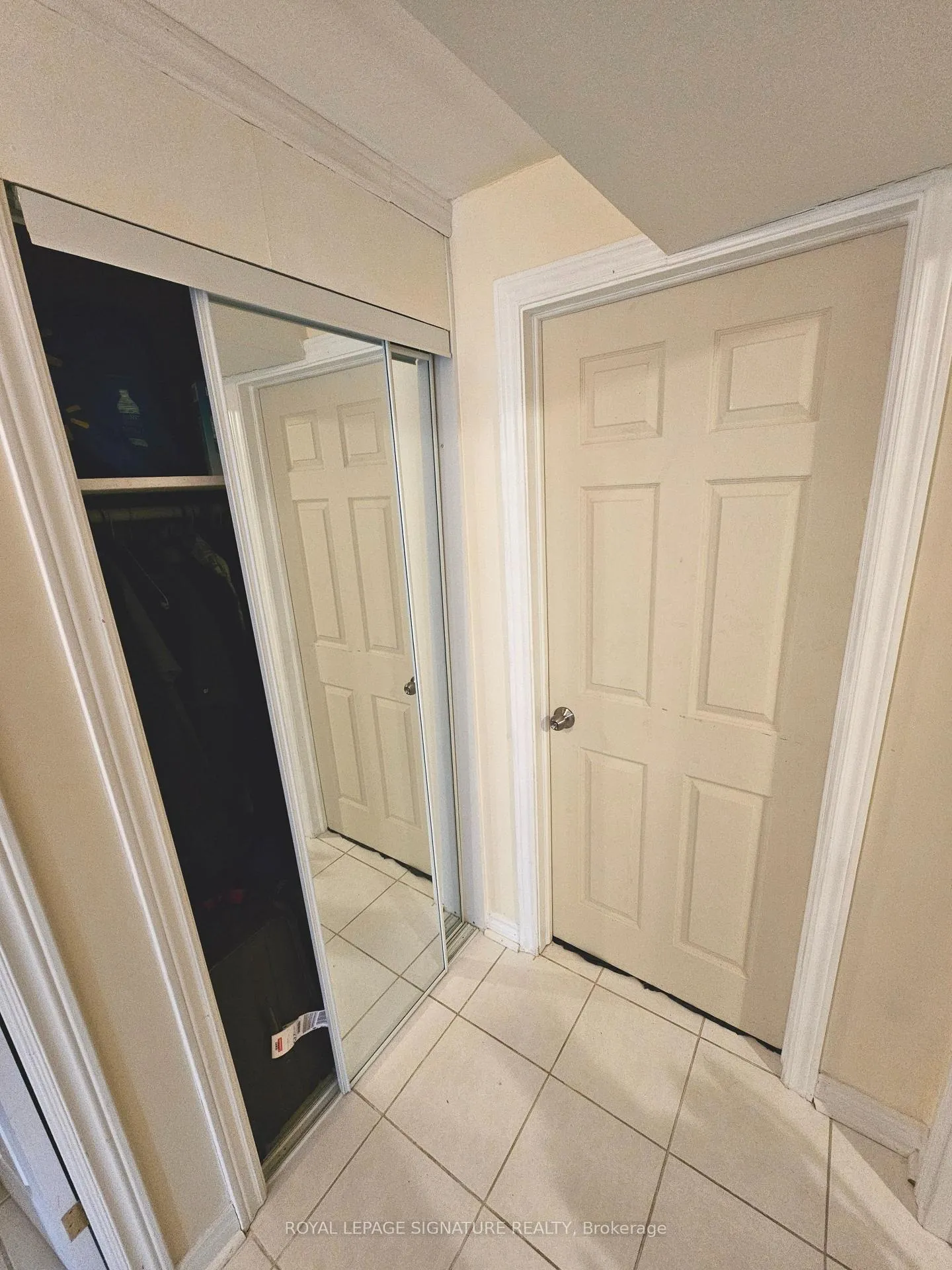 Photo 10 of Unit Lower  Level, 20 Colleen Street, Vaughan, Crestwood-Springfarm-Yorkhill — HOMEH