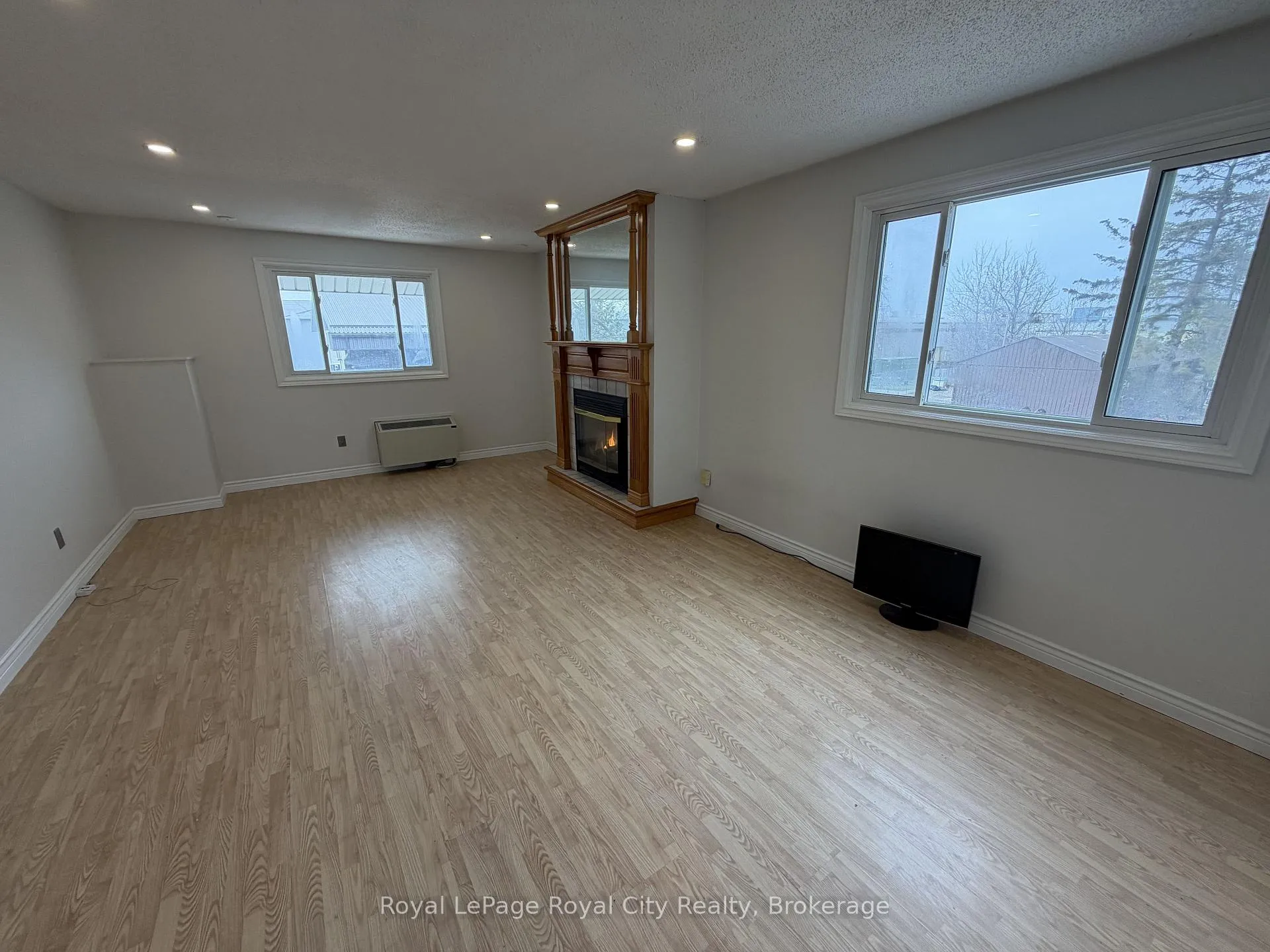 Photo 11 of Unit 2, 245 Speedvale Avenue W, Guelph, Junction/Onward Willow — HOMEH