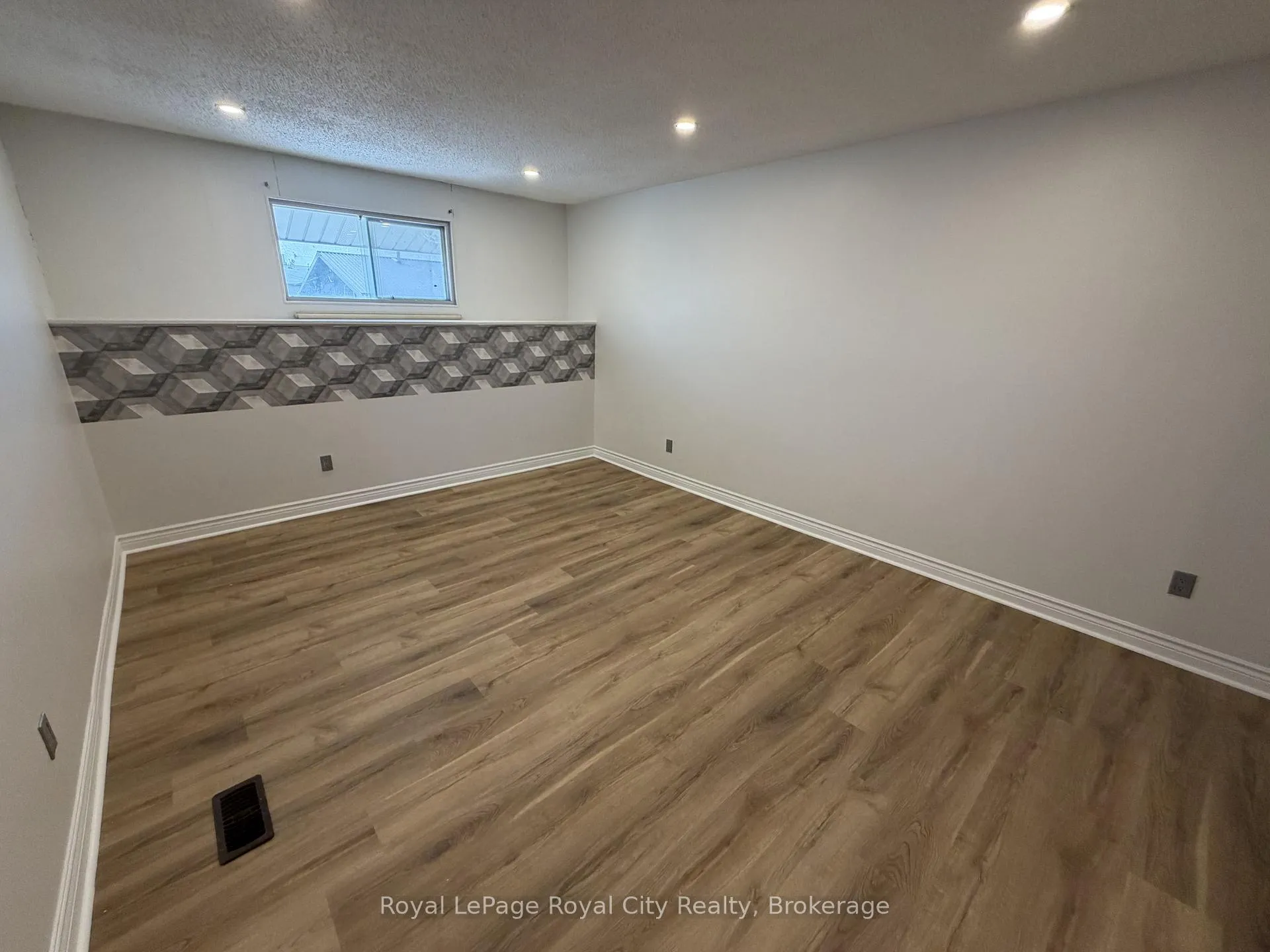 Photo 16 of Unit 2, 245 Speedvale Avenue W, Guelph, Junction/Onward Willow — HOMEH