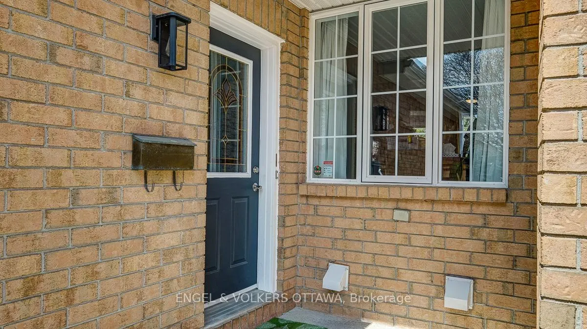 Photo 2 of 19 Mullcraft Crescent, Ottawa, Barrhaven - Longfields — HOMEH