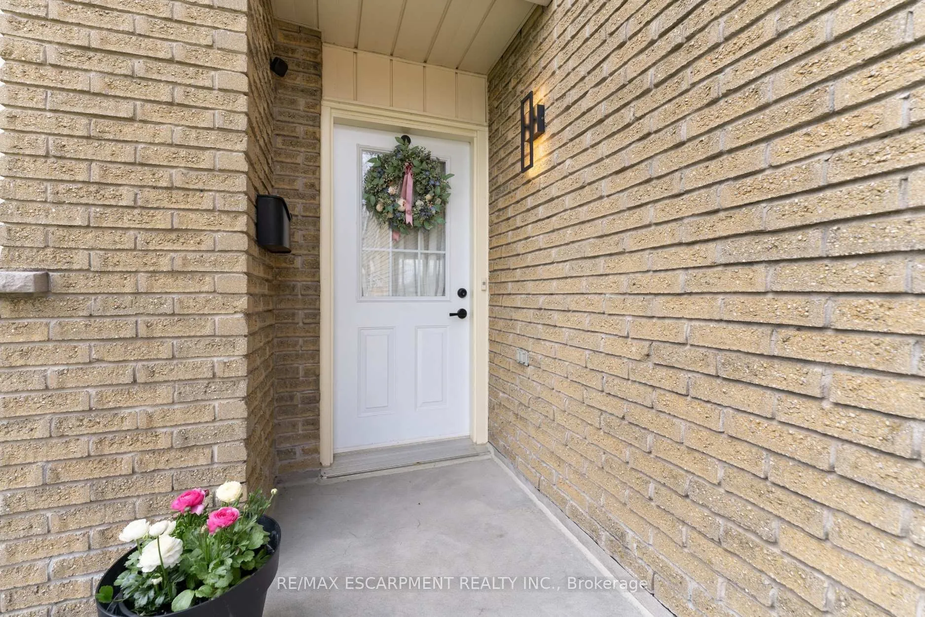 Photo 3 of Unit 121, 201 Queen Victoria Drive, Hamilton, Quinndale — HOMEH