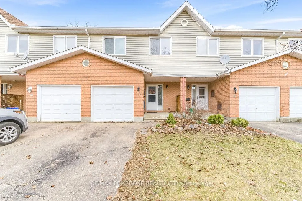 Front of 13 Vermont Meadows
