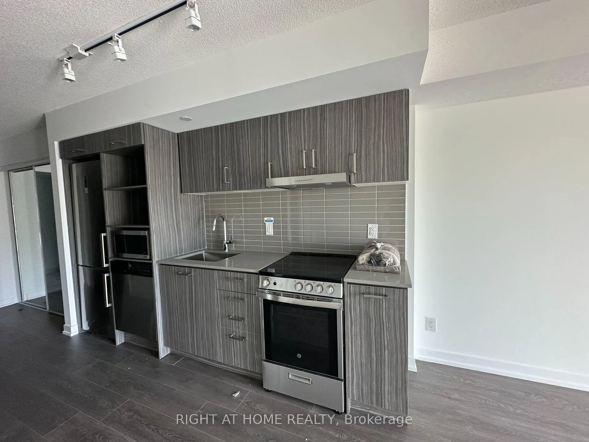 Photo 4 of Unit 2210, 219 Dundas Street E, Toronto, Church-Yonge Corridor — HOMEH