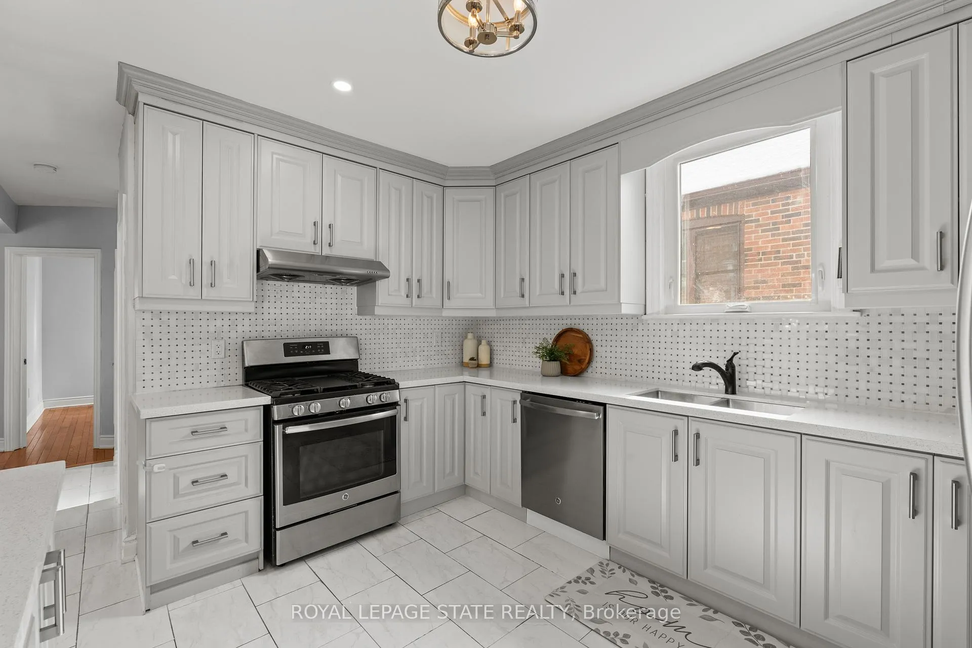 Photo 17 of 15 Millen Avenue, Hamilton, Centremount — HOMEH