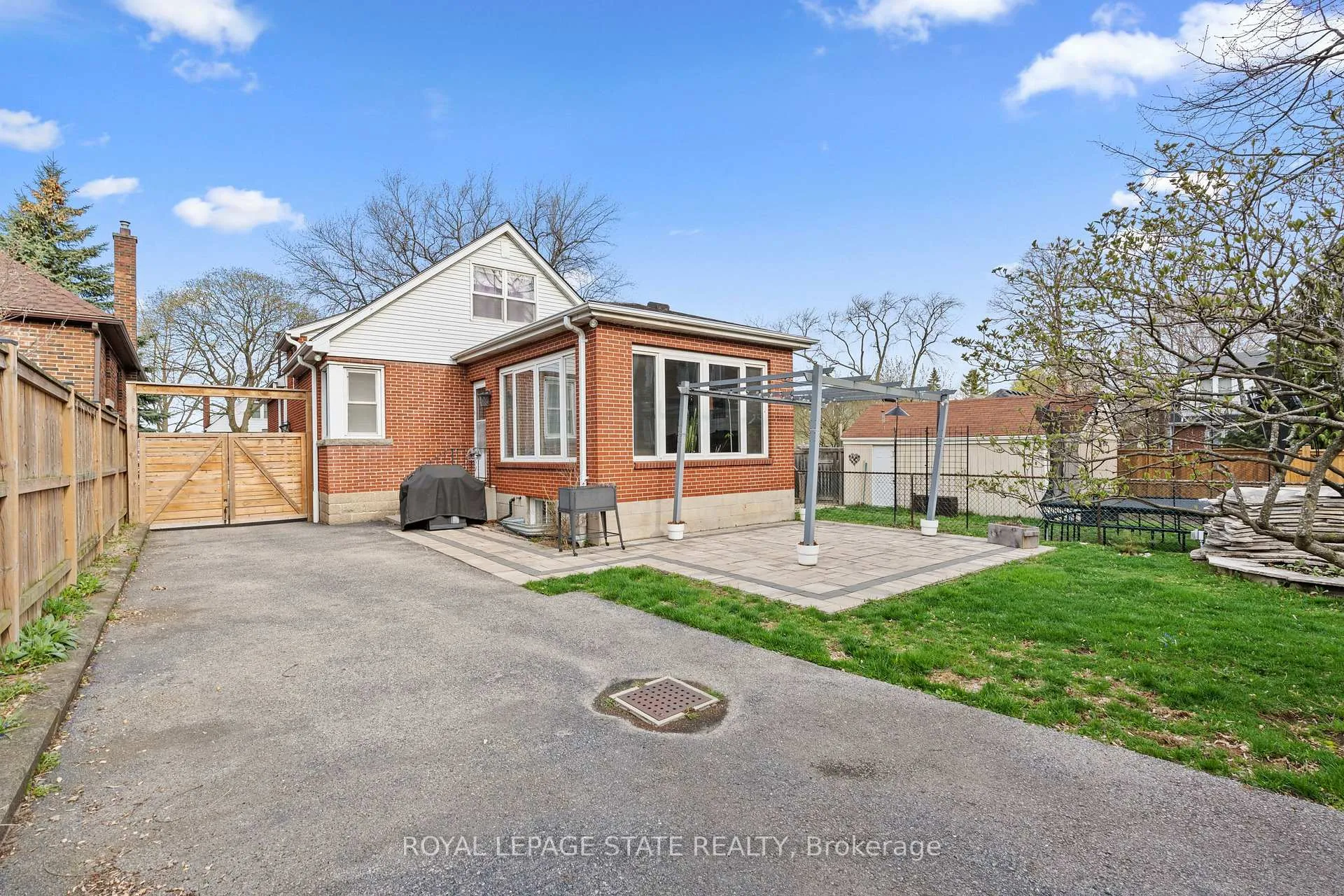 Photo 42 of 15 Millen Avenue, Hamilton, Centremount — HOMEH
