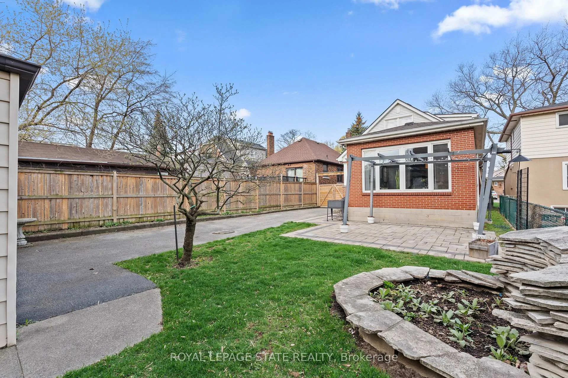 Photo 43 of 15 Millen Avenue, Hamilton, Centremount — HOMEH