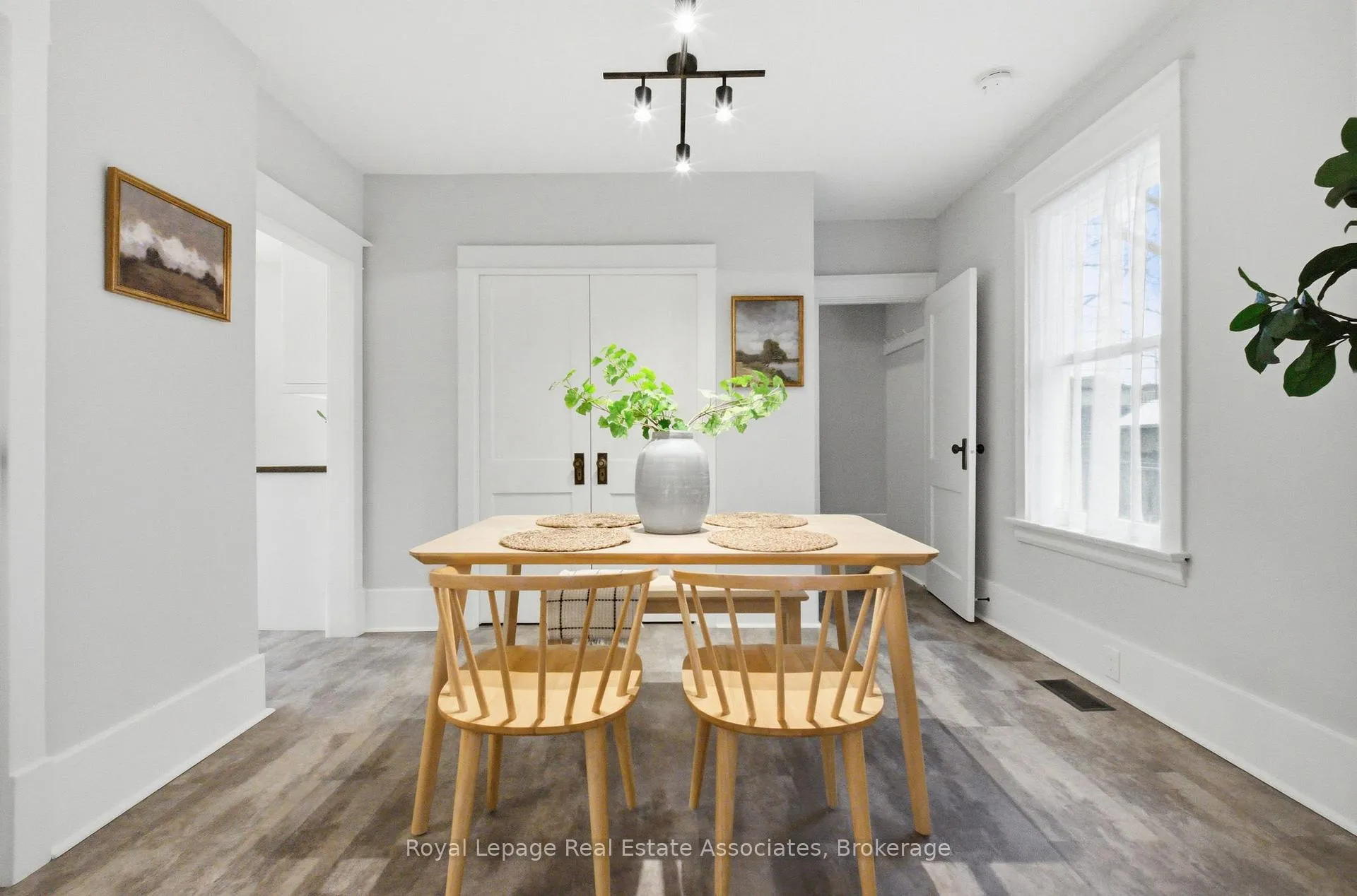 Photo 8 of 26 Arlington Avenue, Oshawa, O'Neill — HOMEH