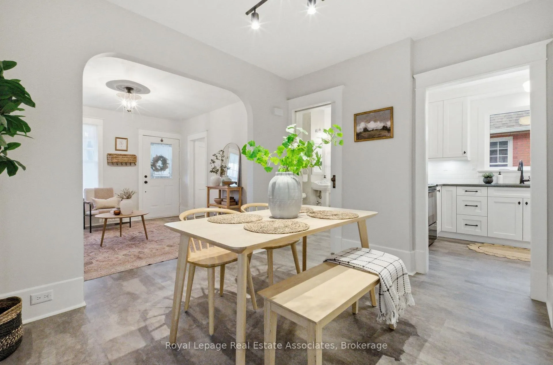 Photo 9 of 26 Arlington Avenue, Oshawa, O'Neill — HOMEH