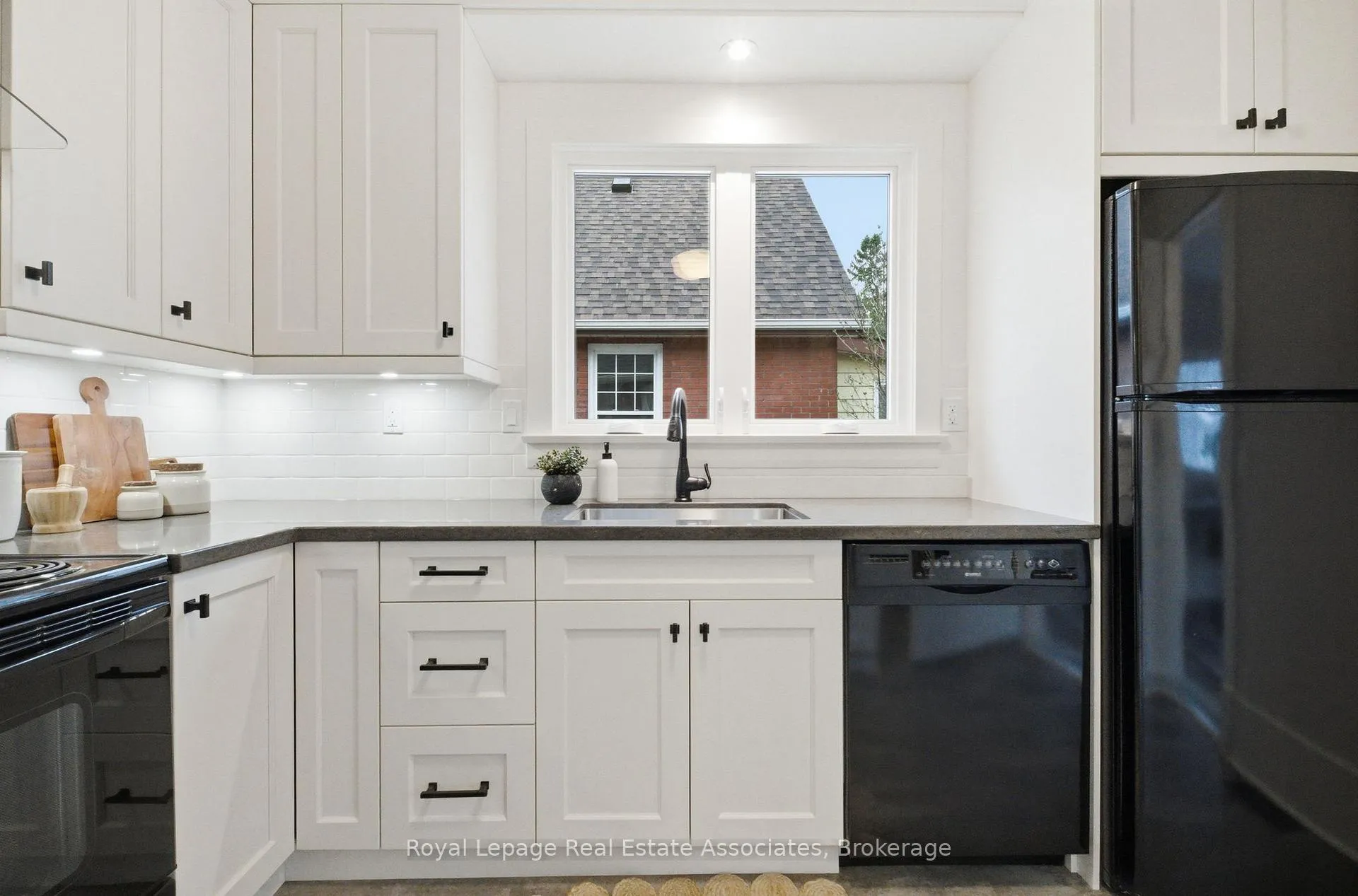 Photo 11 of 26 Arlington Avenue, Oshawa, O'Neill — HOMEH