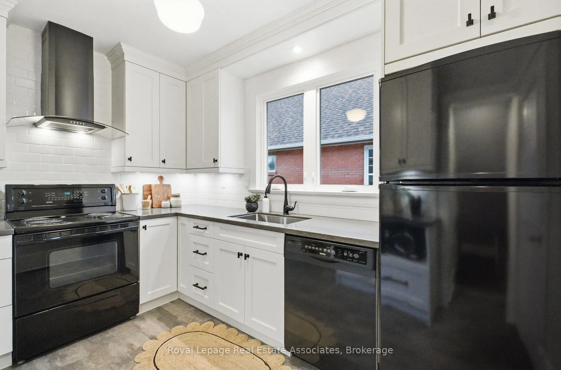Photo 12 of 26 Arlington Avenue, Oshawa, O'Neill — HOMEH