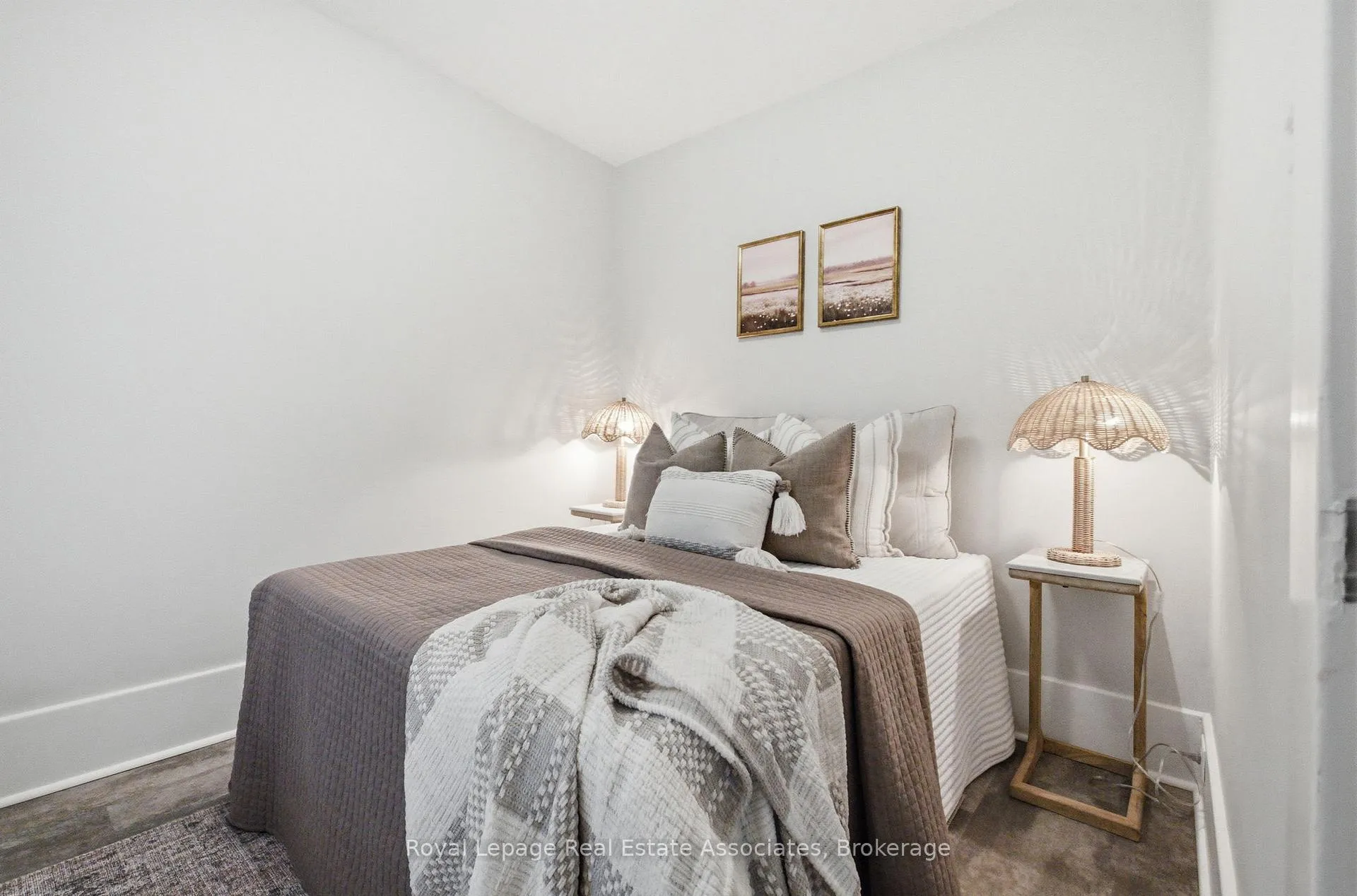 Photo 17 of 26 Arlington Avenue, Oshawa, O'Neill — HOMEH