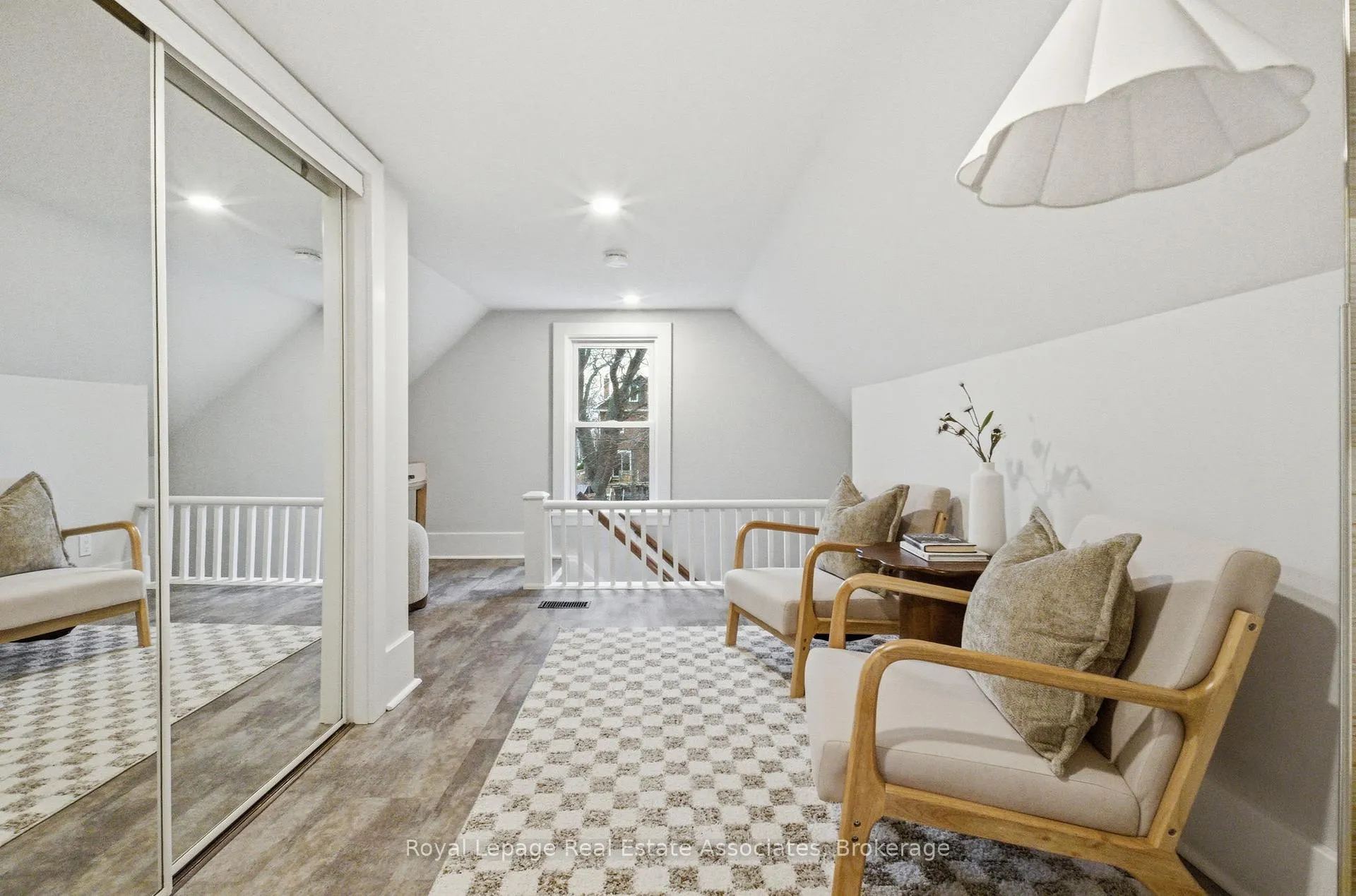 Photo 21 of 26 Arlington Avenue, Oshawa, O'Neill — HOMEH