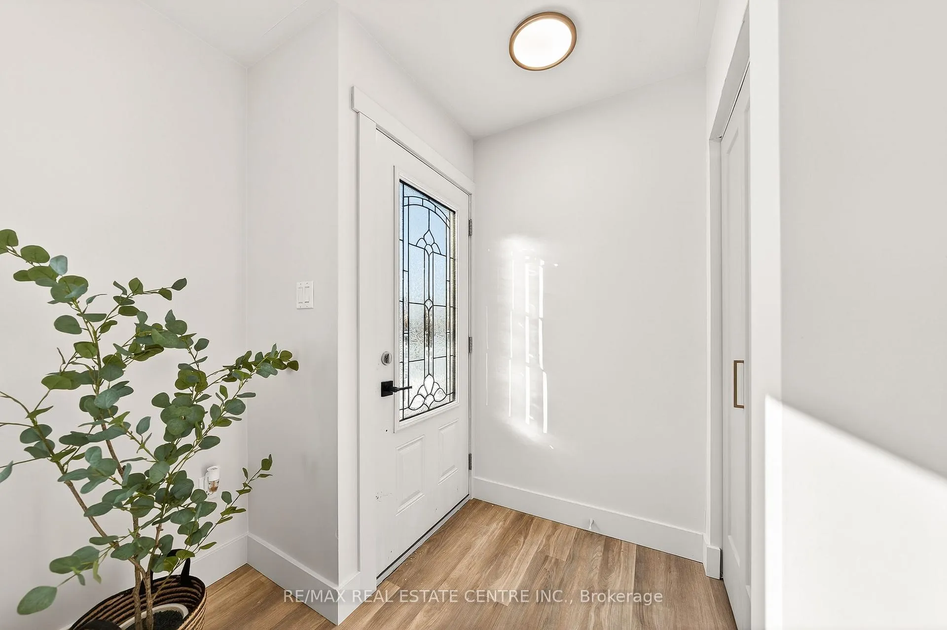 Photo 4 of 97 Moffat Drive, Cambridge — HOMEH