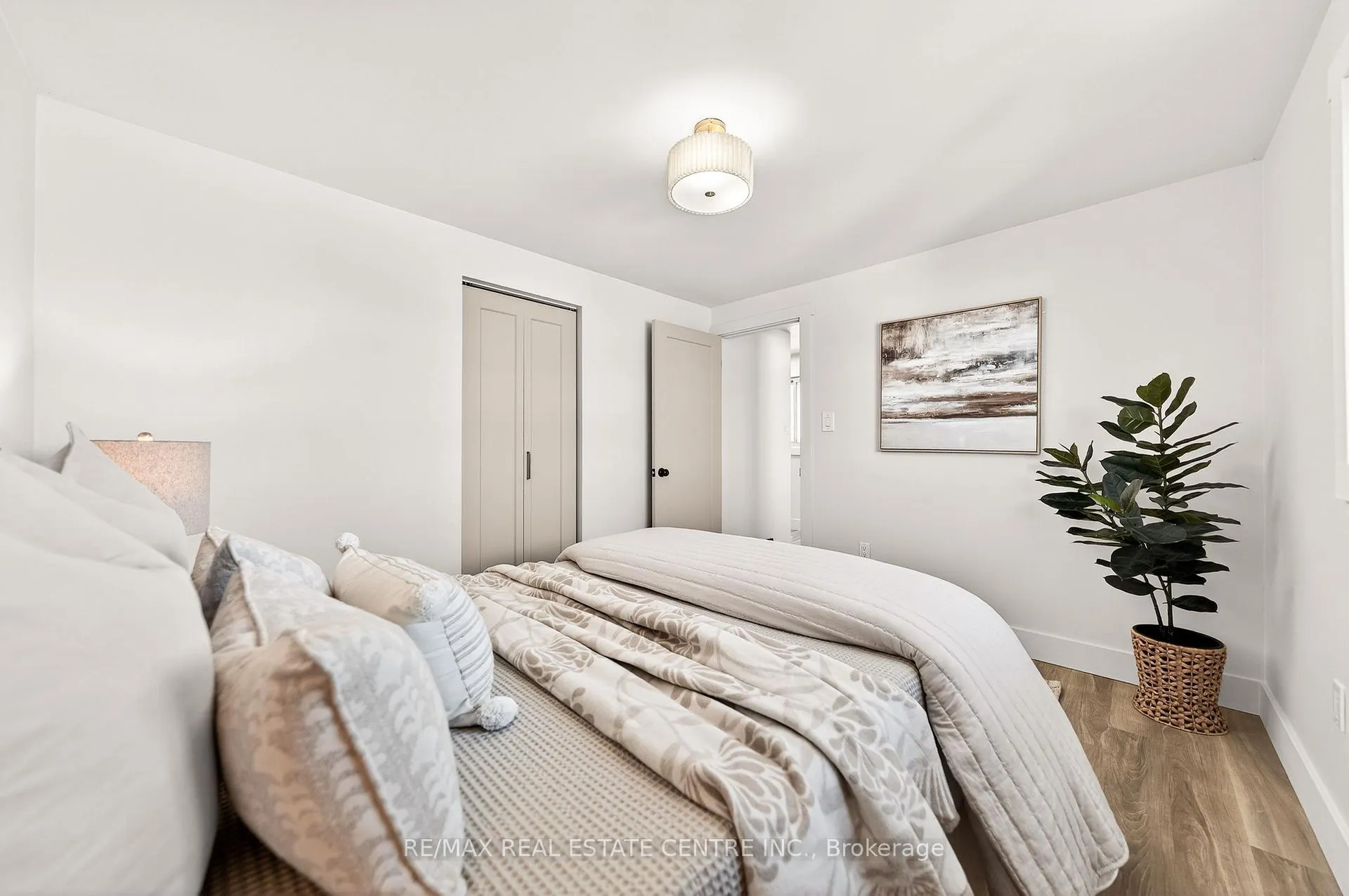 Photo 21 of 97 Moffat Drive, Cambridge — HOMEH