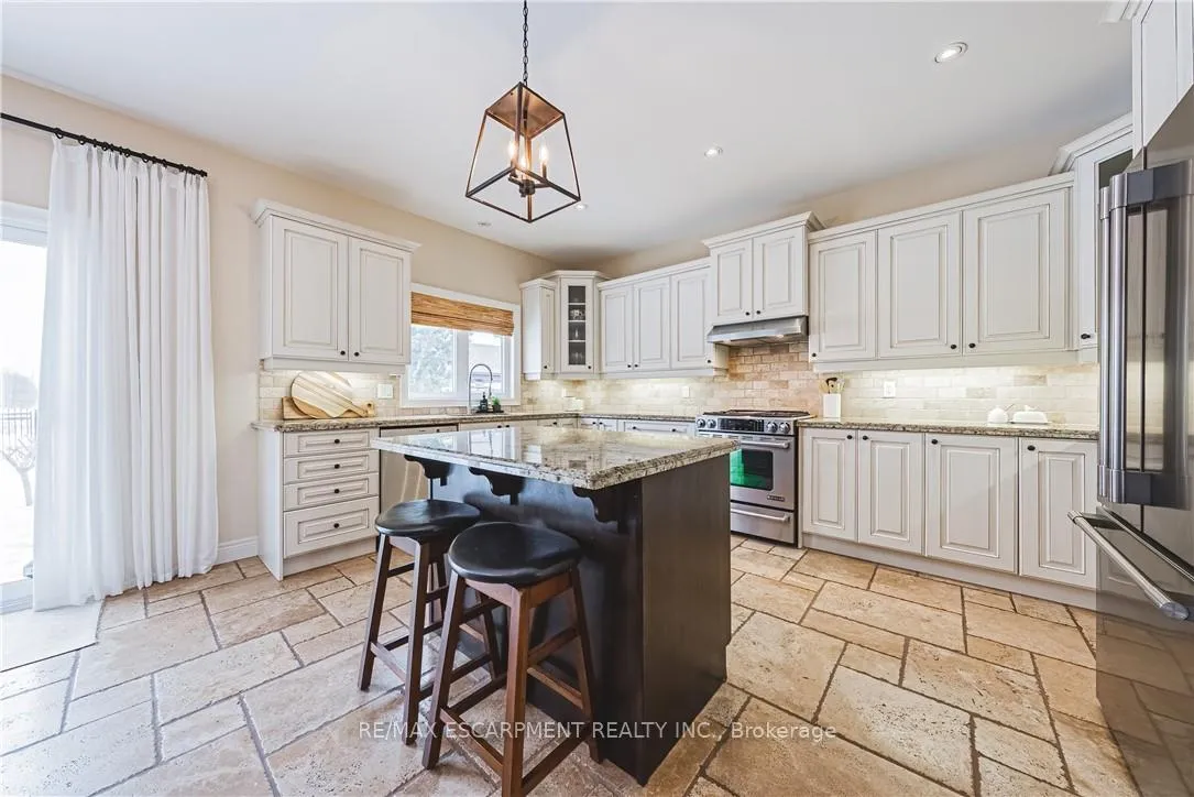 Photo 10 of 35 Greti Drive, Hamilton, Rural Glanbrook — HOMEH