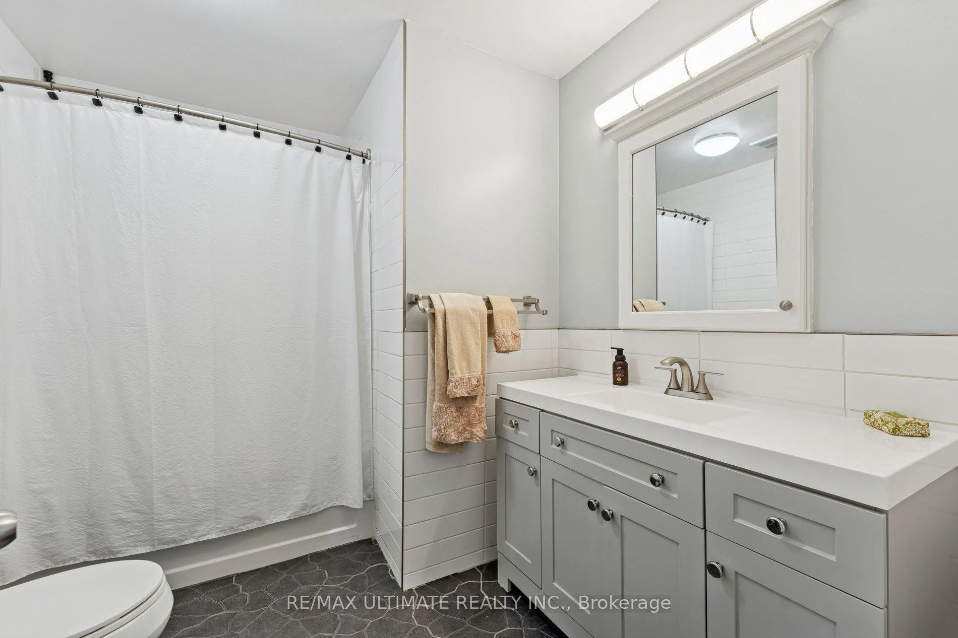 Photo 15 of Unit Main, 35 Algonquin Boulevard, Brampton, Avondale — HOMEH