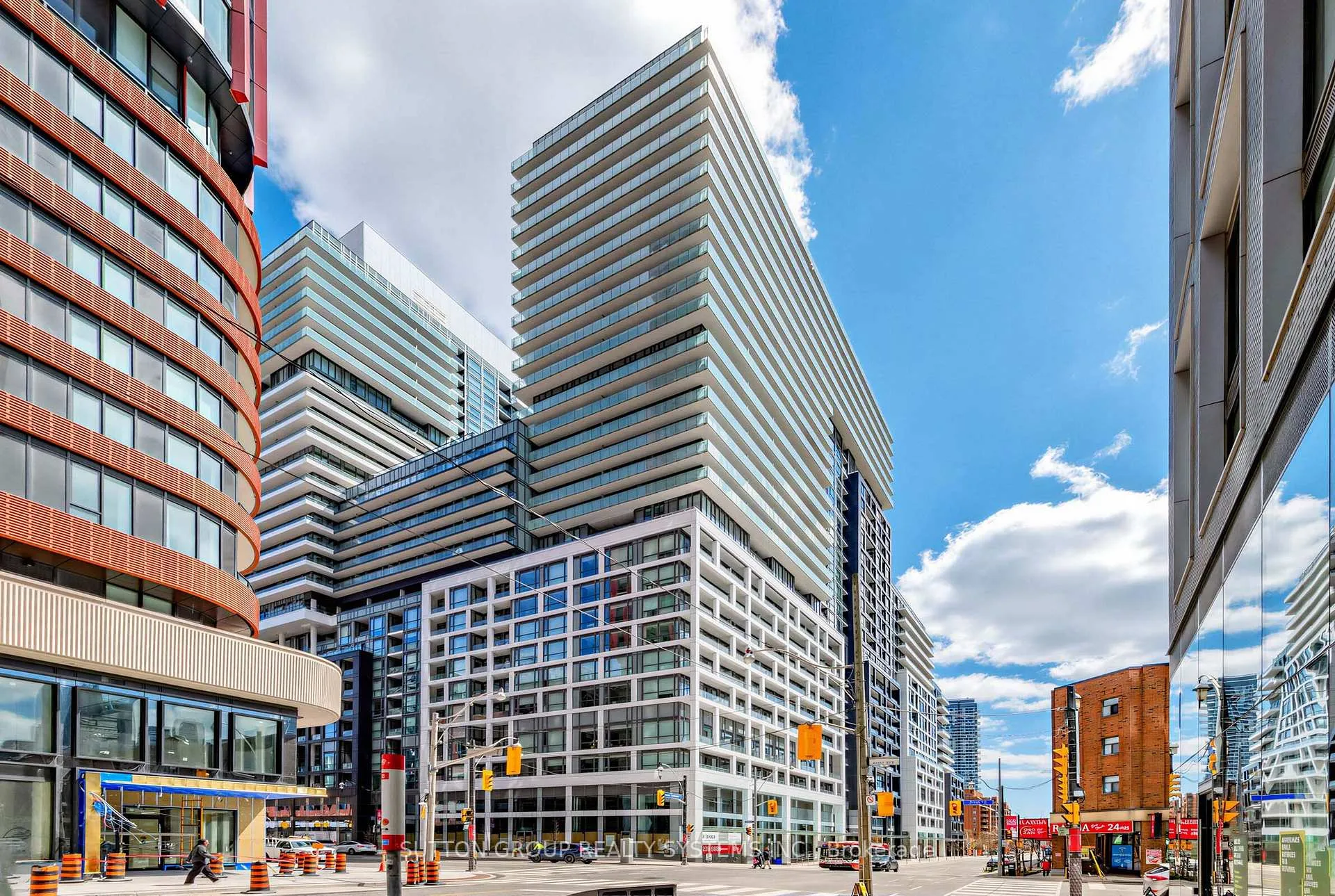 Front of Unit 962 W, 135 Lower Sherbourne Street W