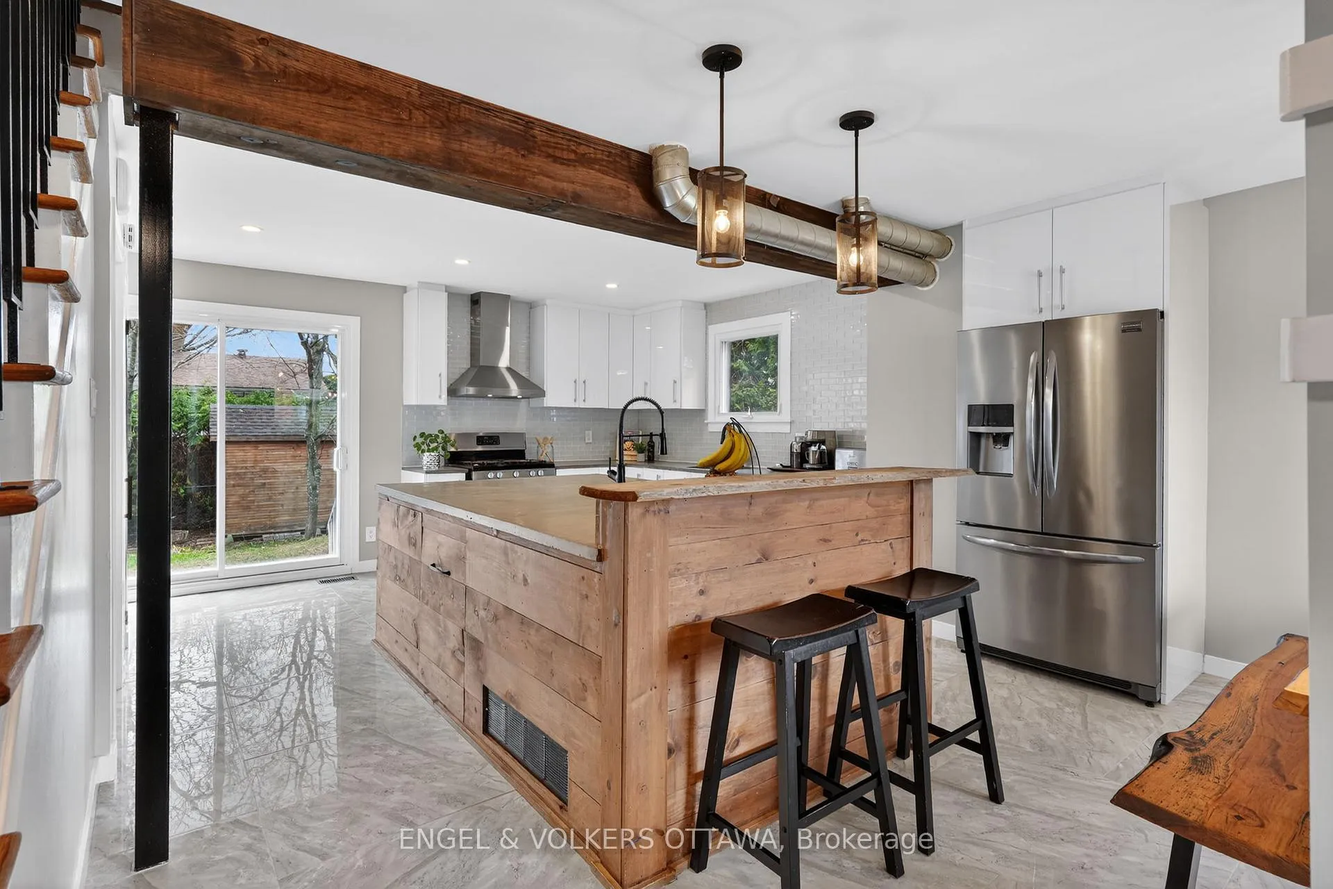 Photo 3 of 1358 Viking Drive, Ottawa, South Keys — HOMEH