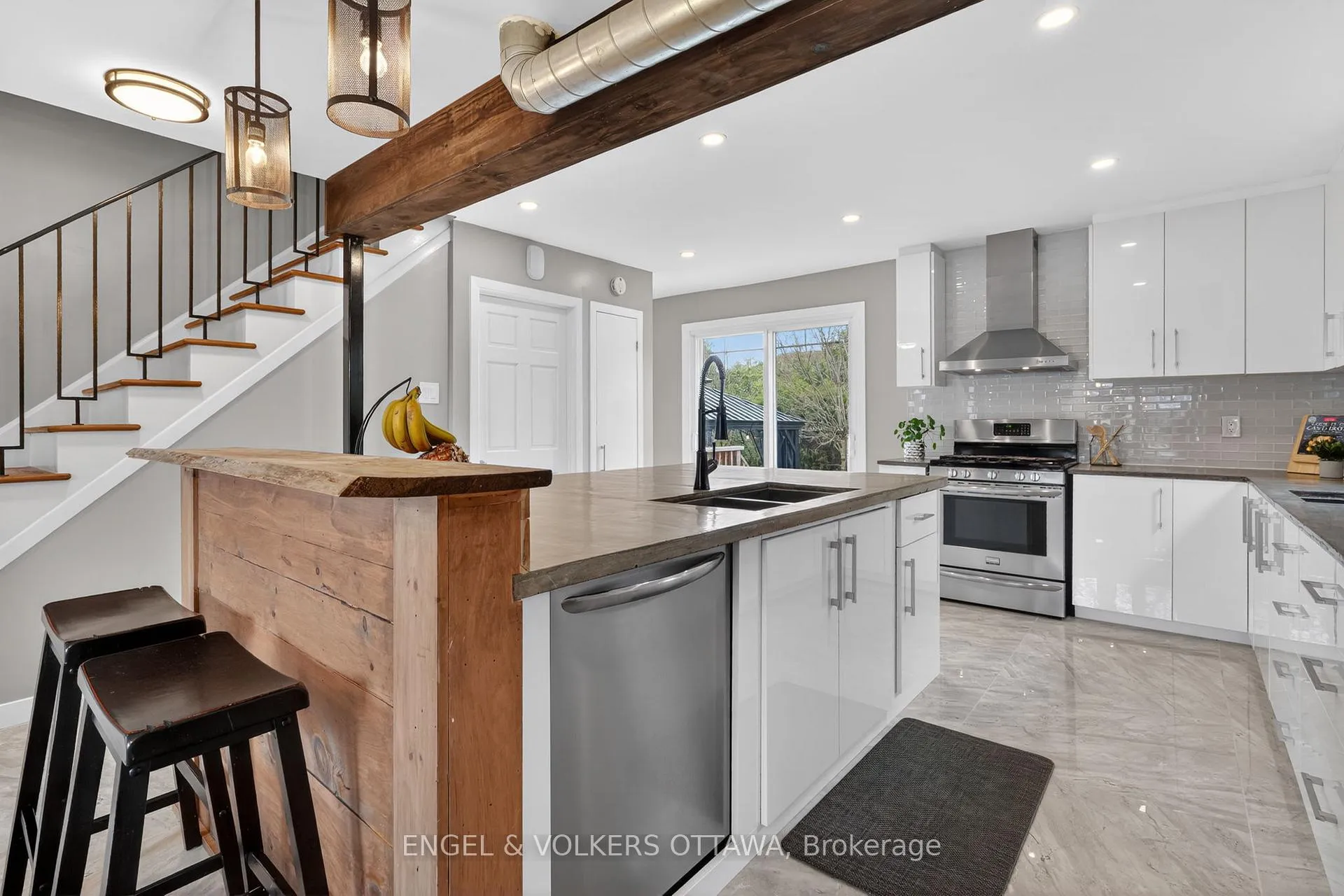 Photo 13 of 1358 Viking Drive, Ottawa, South Keys — HOMEH