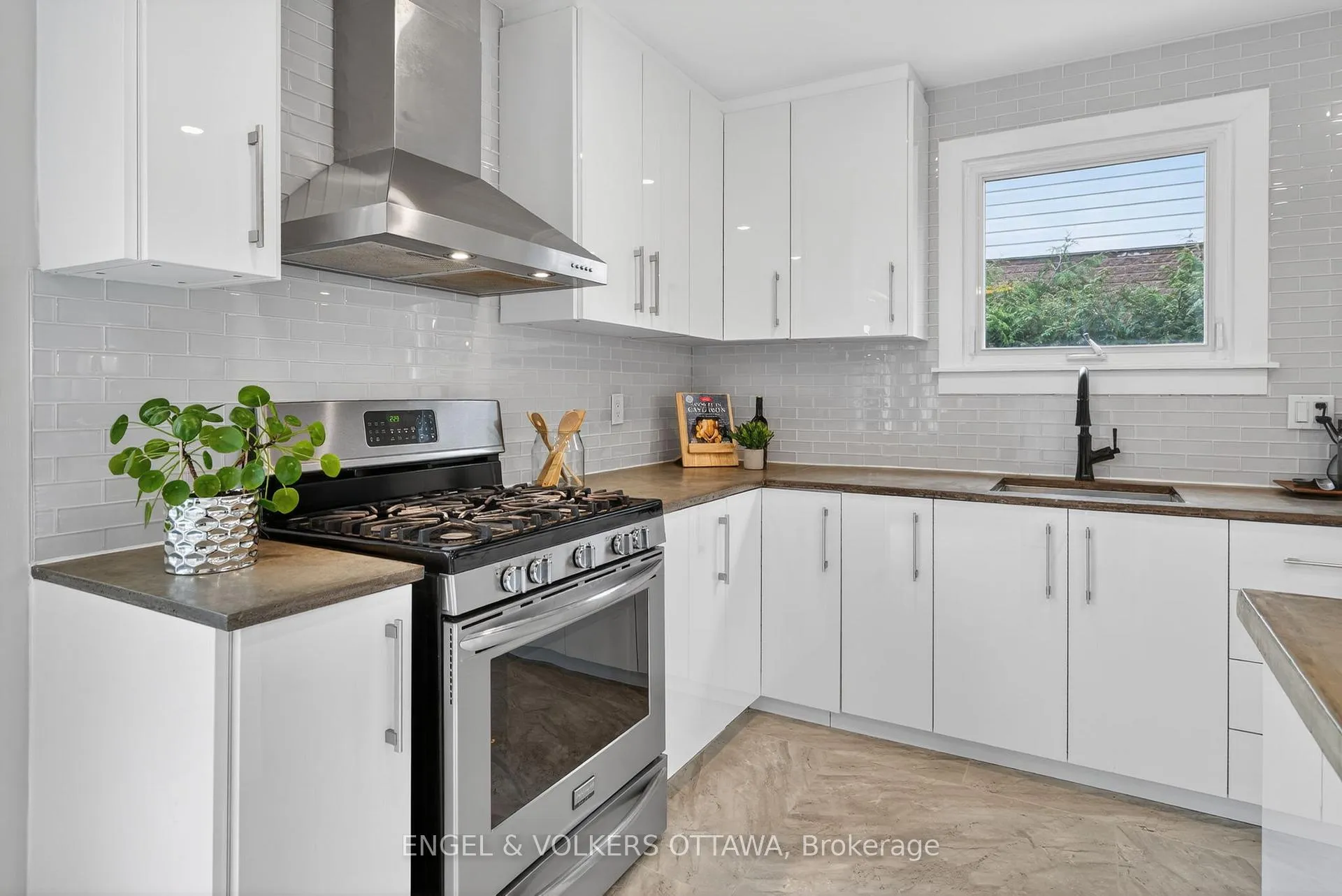 Photo 15 of 1358 Viking Drive, Ottawa, South Keys — HOMEH